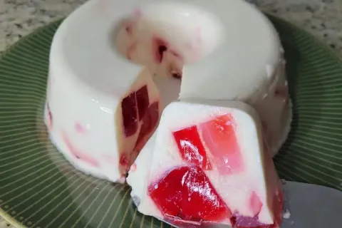 Sobremesa de gelatina colorida fácil de fazer, que fica com 
