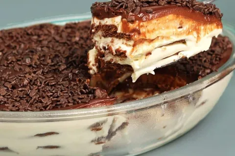 Sobremesa de Ninho na travessa com uma cremosidade irresistí