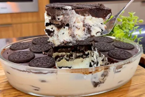 Sobremesa de Oreo cremosa, que fica pronta em minutos e vai 