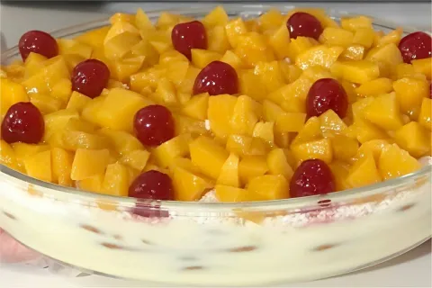 Sobremesa de pêssego de natal fica uma delícia e não dá trab