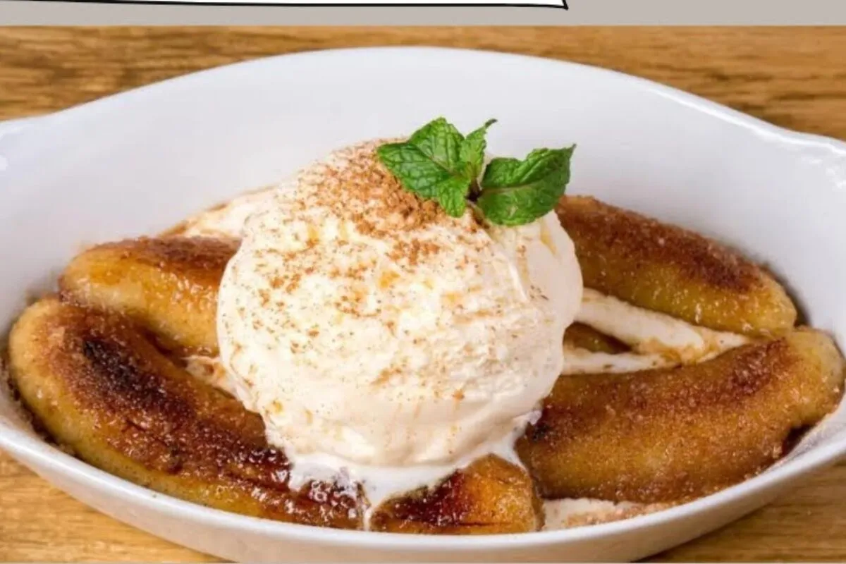 Sobremesa de restaurante feita no estilo banana flambada, um