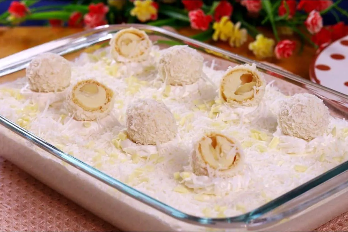 Sobremesa dos anjos de mousse de coco bem cremosa, para serv