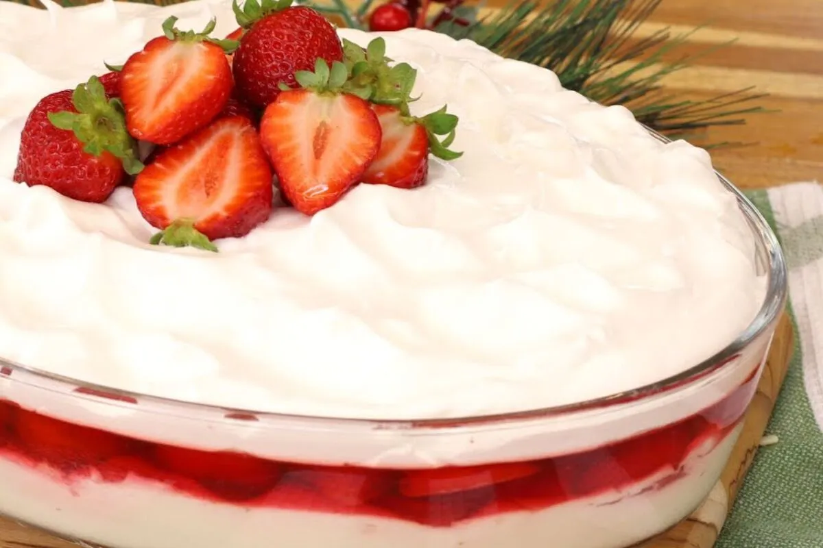 Sobremesa morango na travessa: uma opção simples e encantado