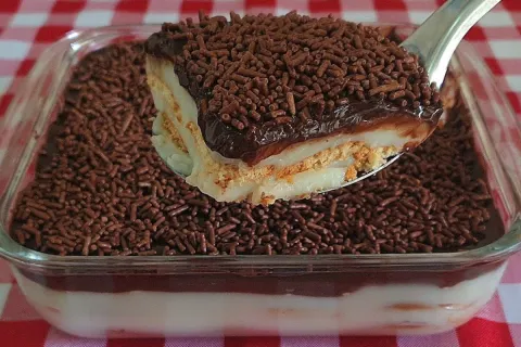 Sobremesa sem leite condensado: doce econômico que fica pron