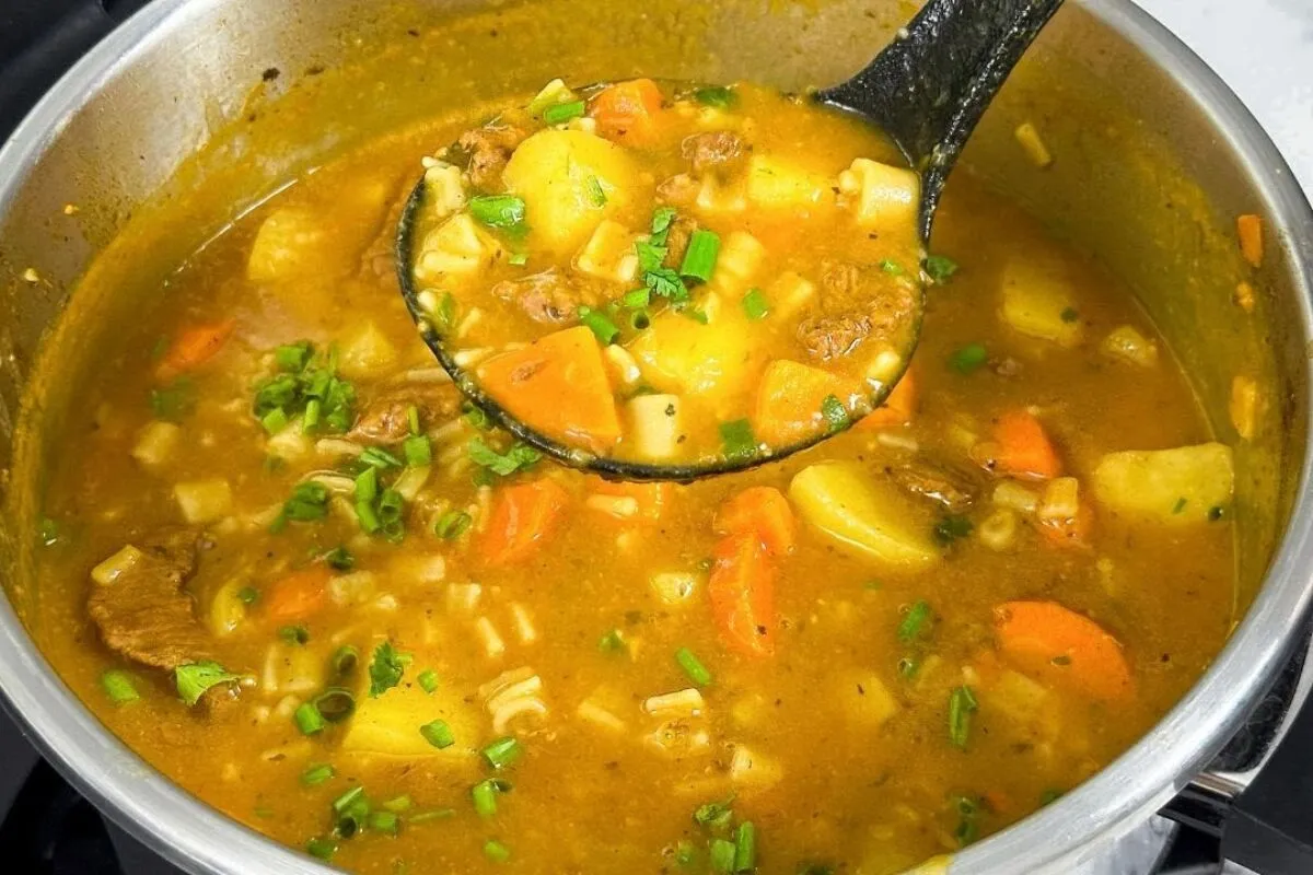 Sopa cremosa muito saborosa e fácil, com aquele tempero espe