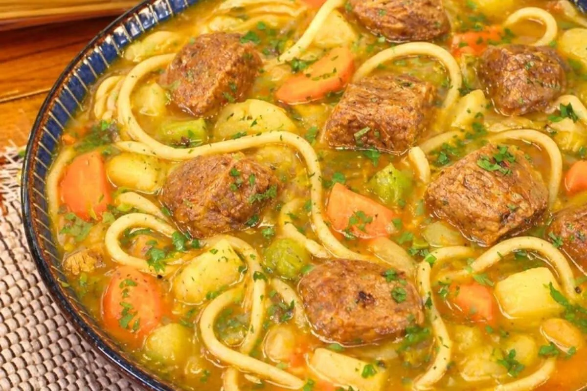 Sopa de carne com legumes: aprenda como fazer essa receita s