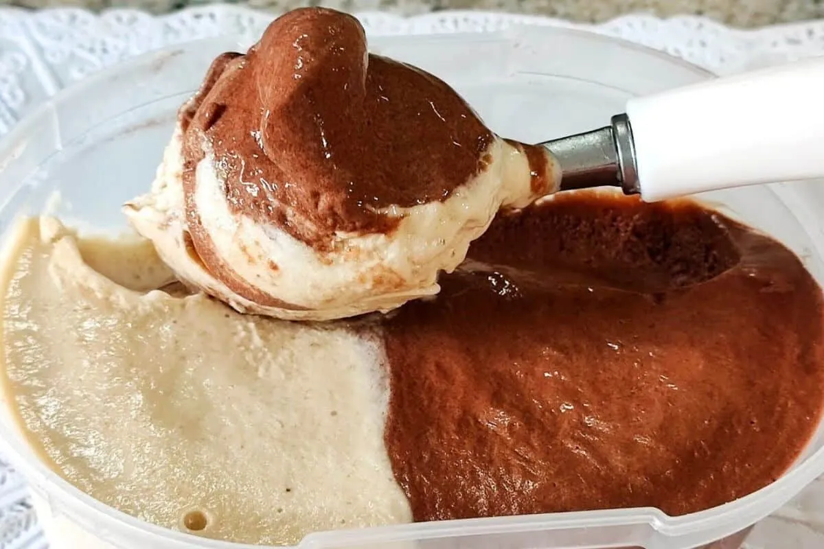 Sorvete caseiro sem açúcar e sem adoçante: só 3 ingredientes