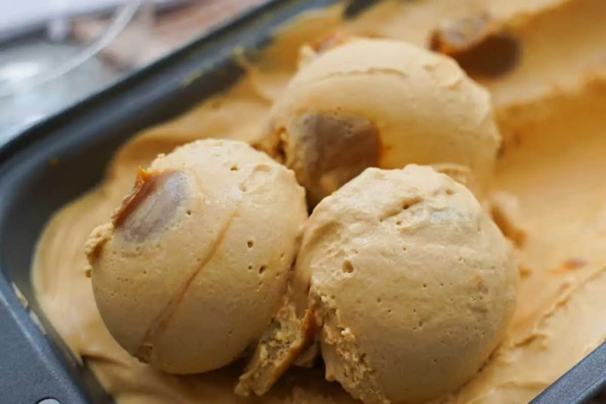 Sorvete de doce de leite super cremoso, uma receita econômic