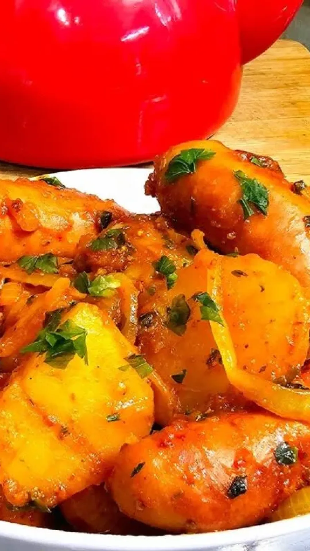 Almoço de uma panela só: rápido e fácil, linguiça com batata na pressão para o almoço