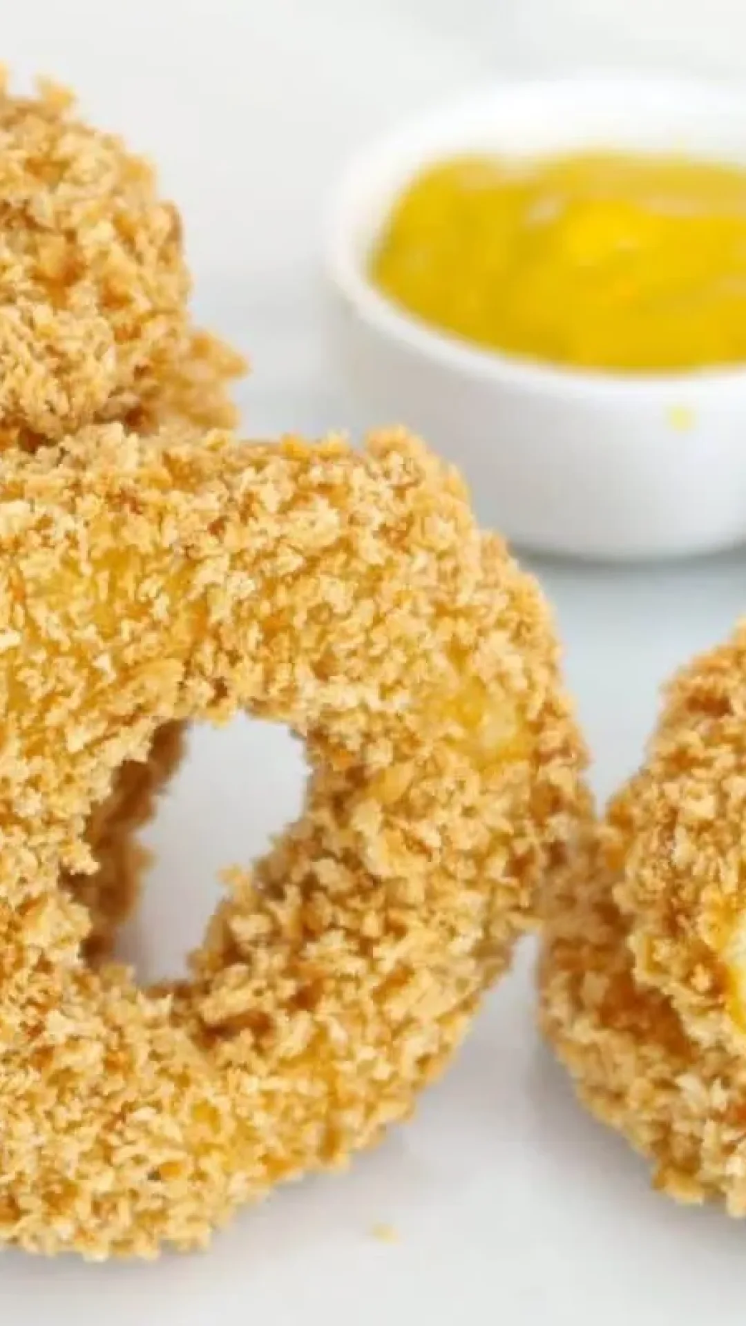 Anéis de frango crocantes: uma receita prática para servir no lanche, almoço ou jantar