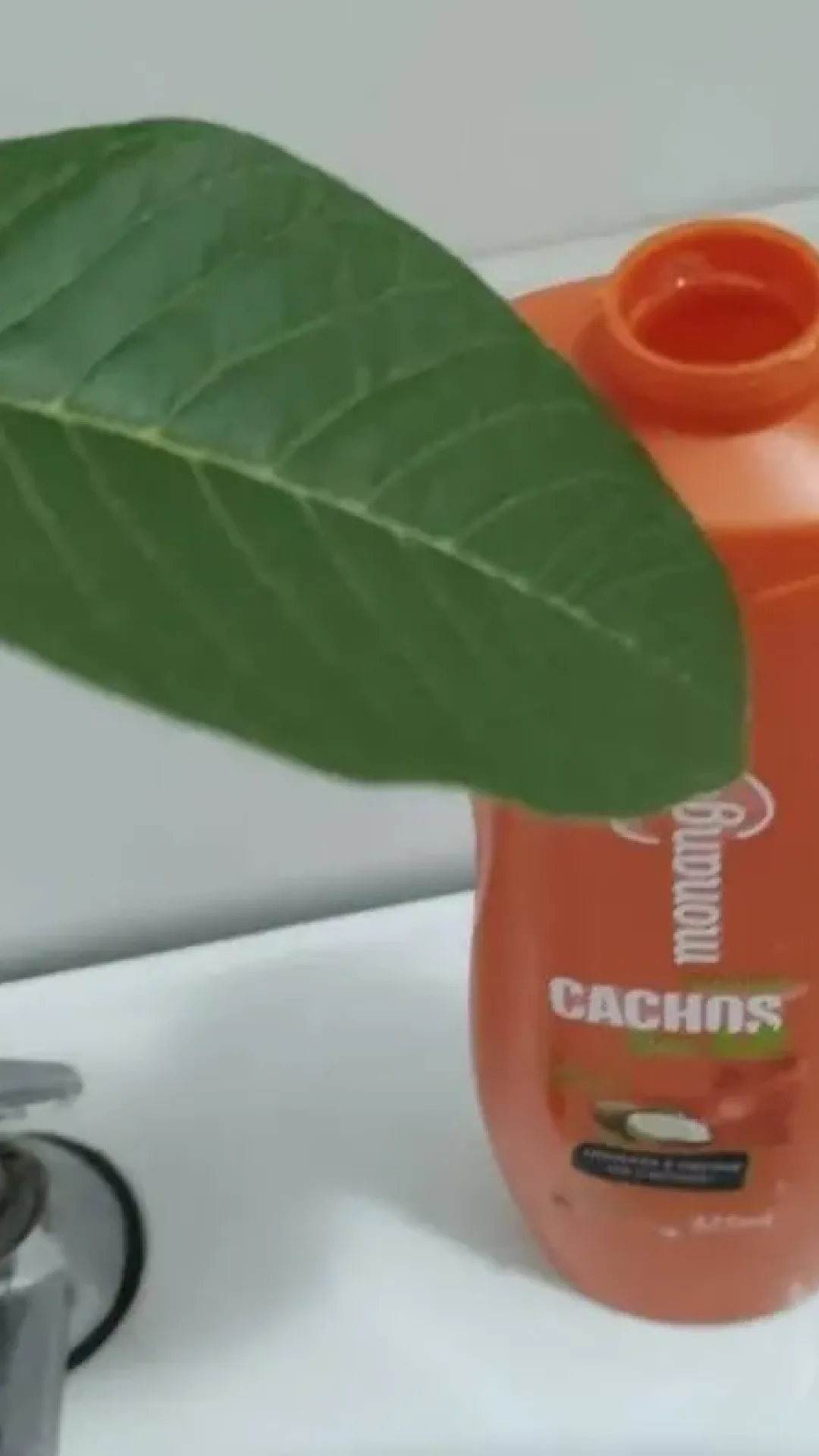 Aprenda a fazer um shampoo caseiro ótimo para seus cabelos e ainda economize mais no mercado