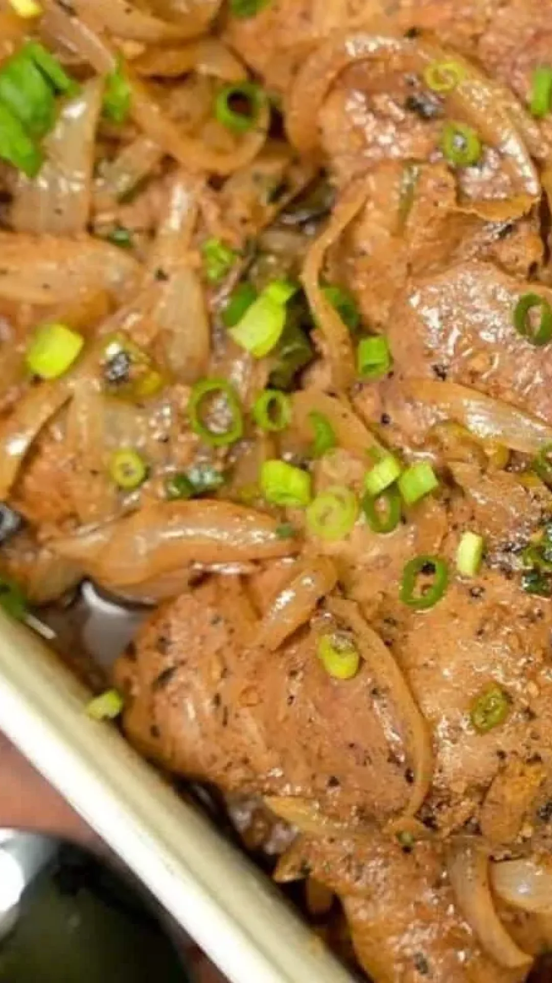 Bife de fígado acebolado simples e nutritivo com tempero caseiro que tira todo o cheiro forte