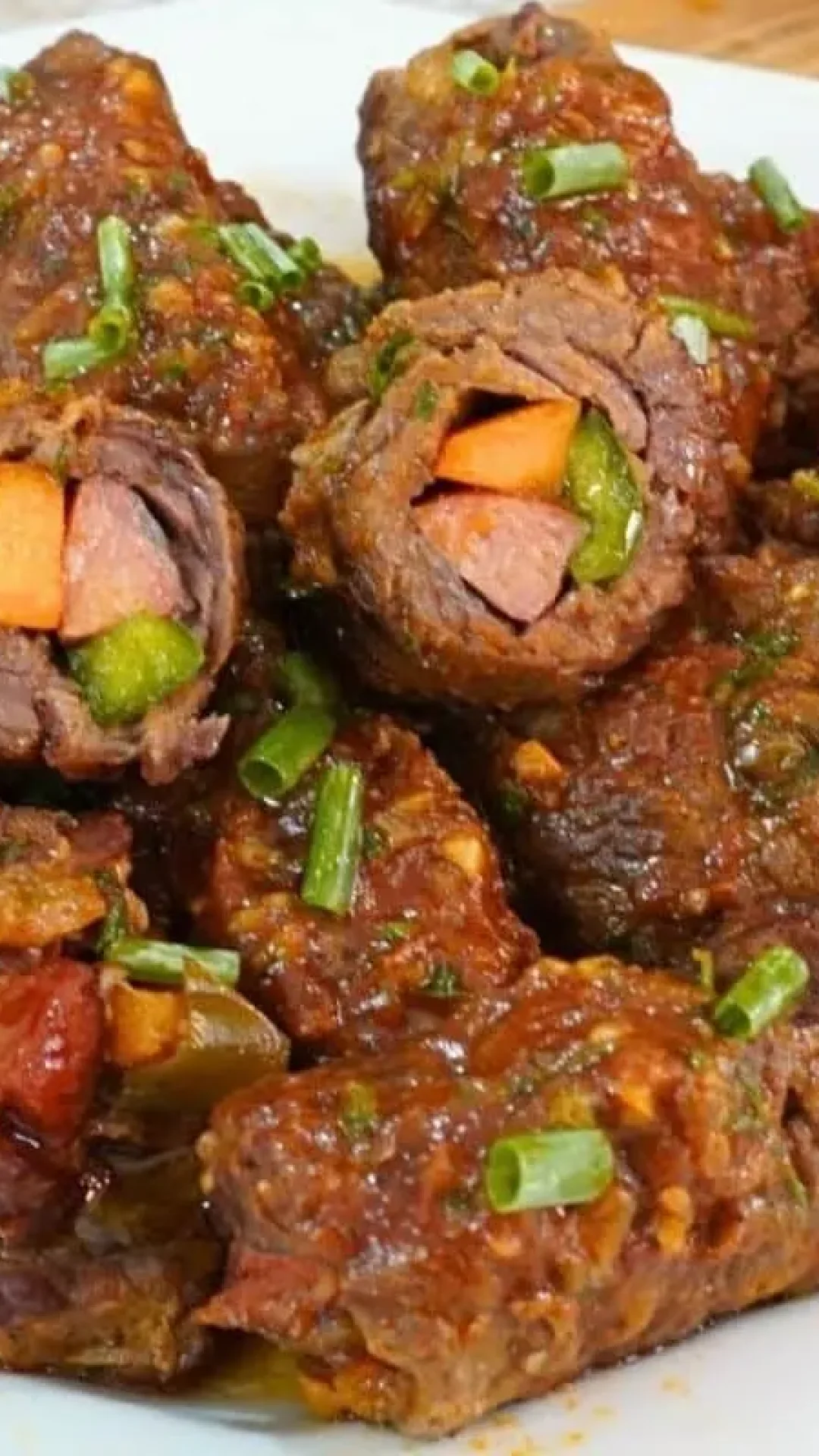 Bife rolê na panela de pressão: o resultado é uma carne muito suculenta e derretendo na boca