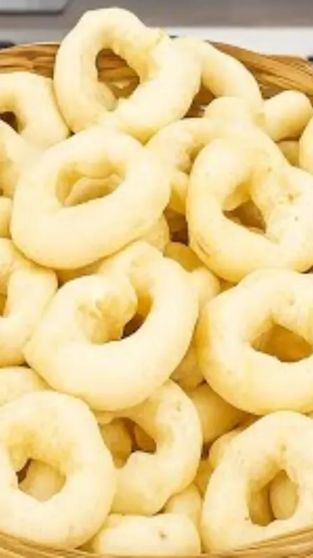 Biscoito de polvilho com 3 ingredientes: receita fácil e rápida para o café do feriado