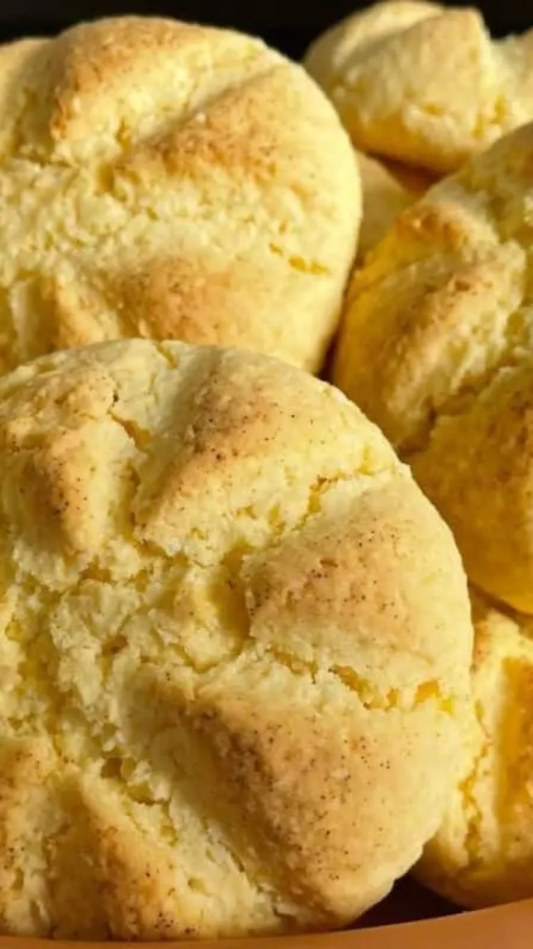 Bolachinha de coco sem glúten e sem lactose que fica irresistível para o seu café da tarde