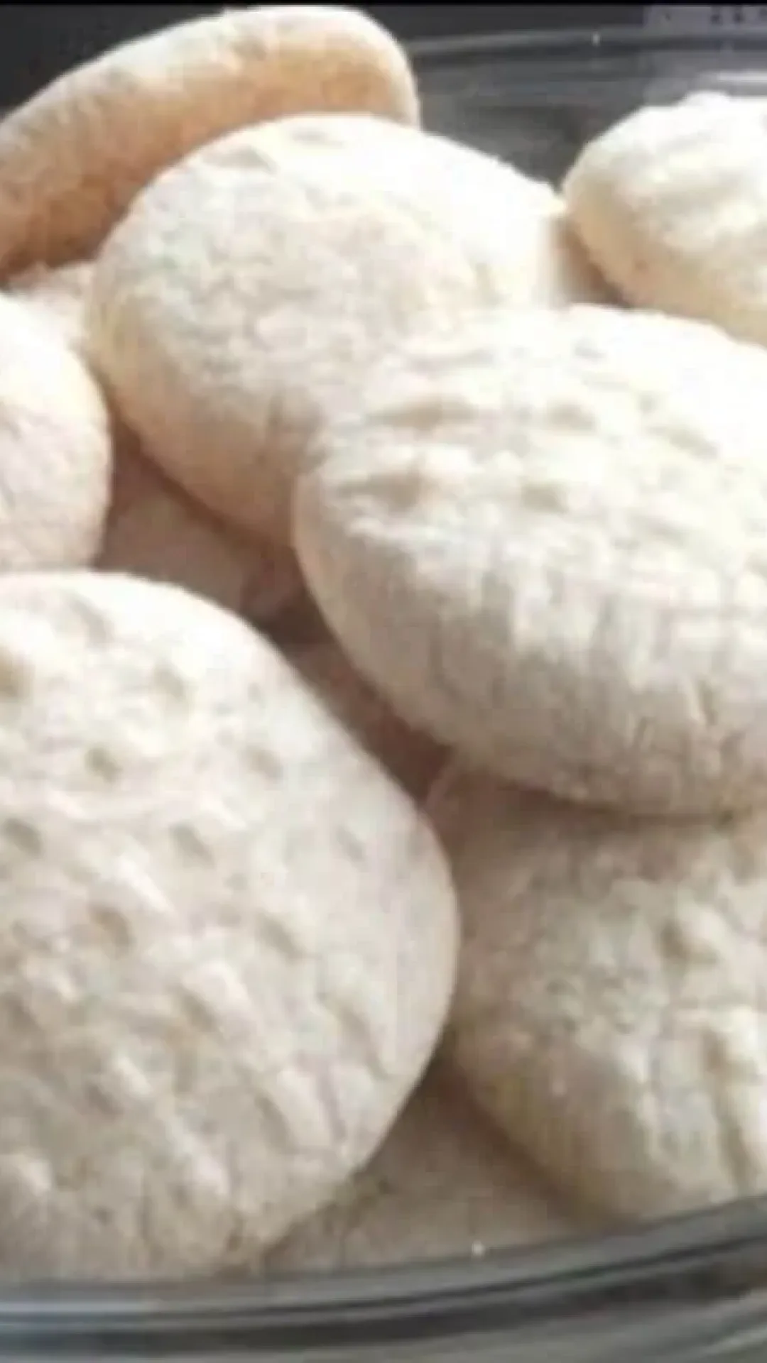 Bolachinha de polvilho doce que derrete na boca e fica pronta em minutos, ideal para o  café