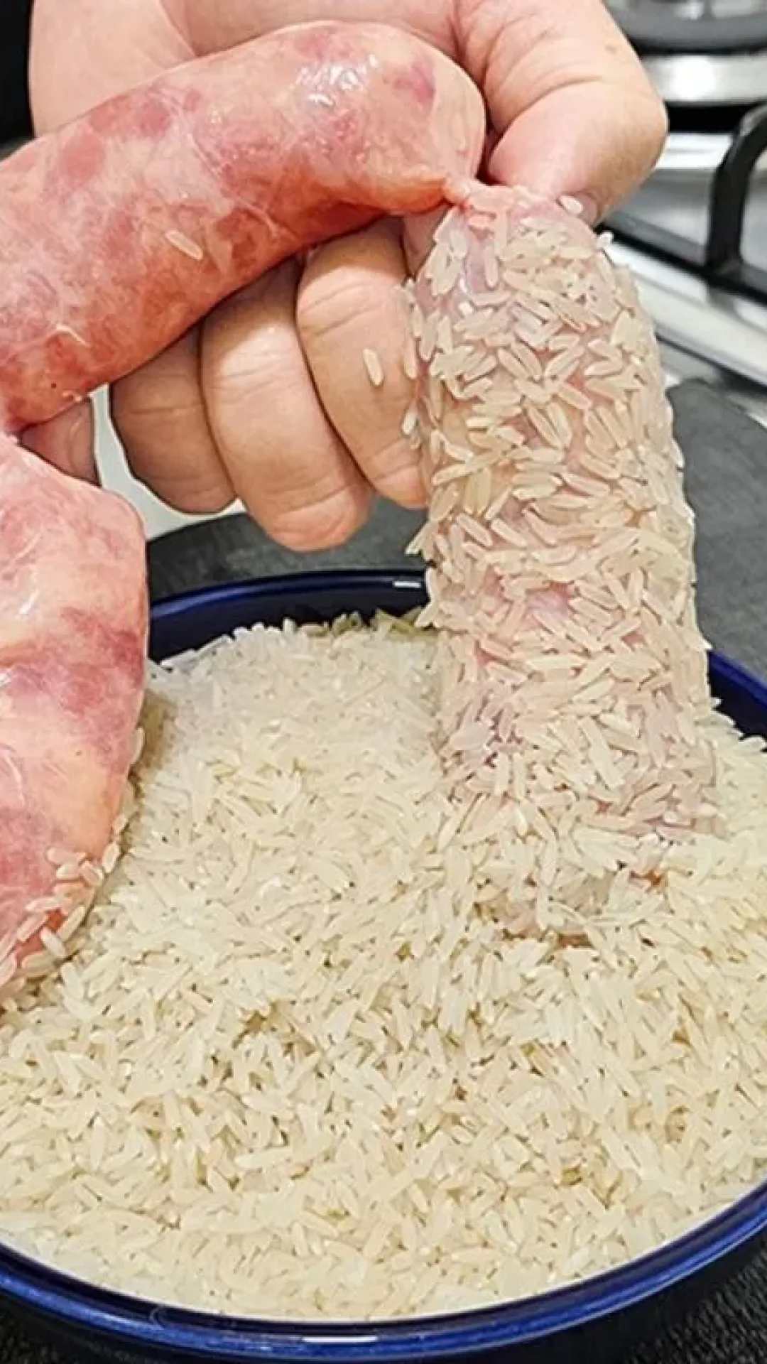 Bolinho de arroz com linguiça toscana: nem acreditei que era assim que fazia, receita de boteco para o Almoço de Ano Novo