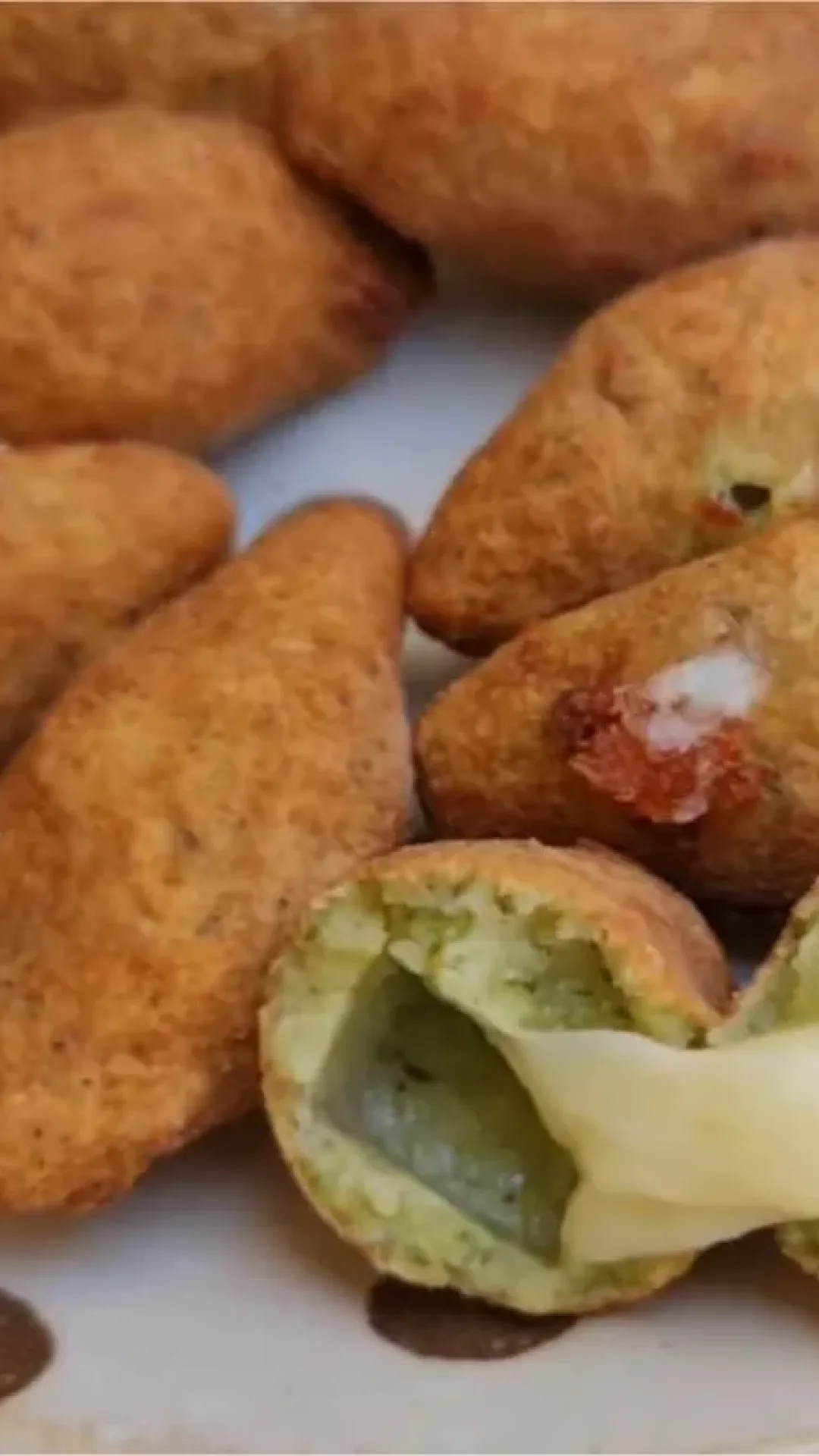 Bolinho de arroz sequinho e dourado, a melhor forma de aproveitar as sobras com muito sabor