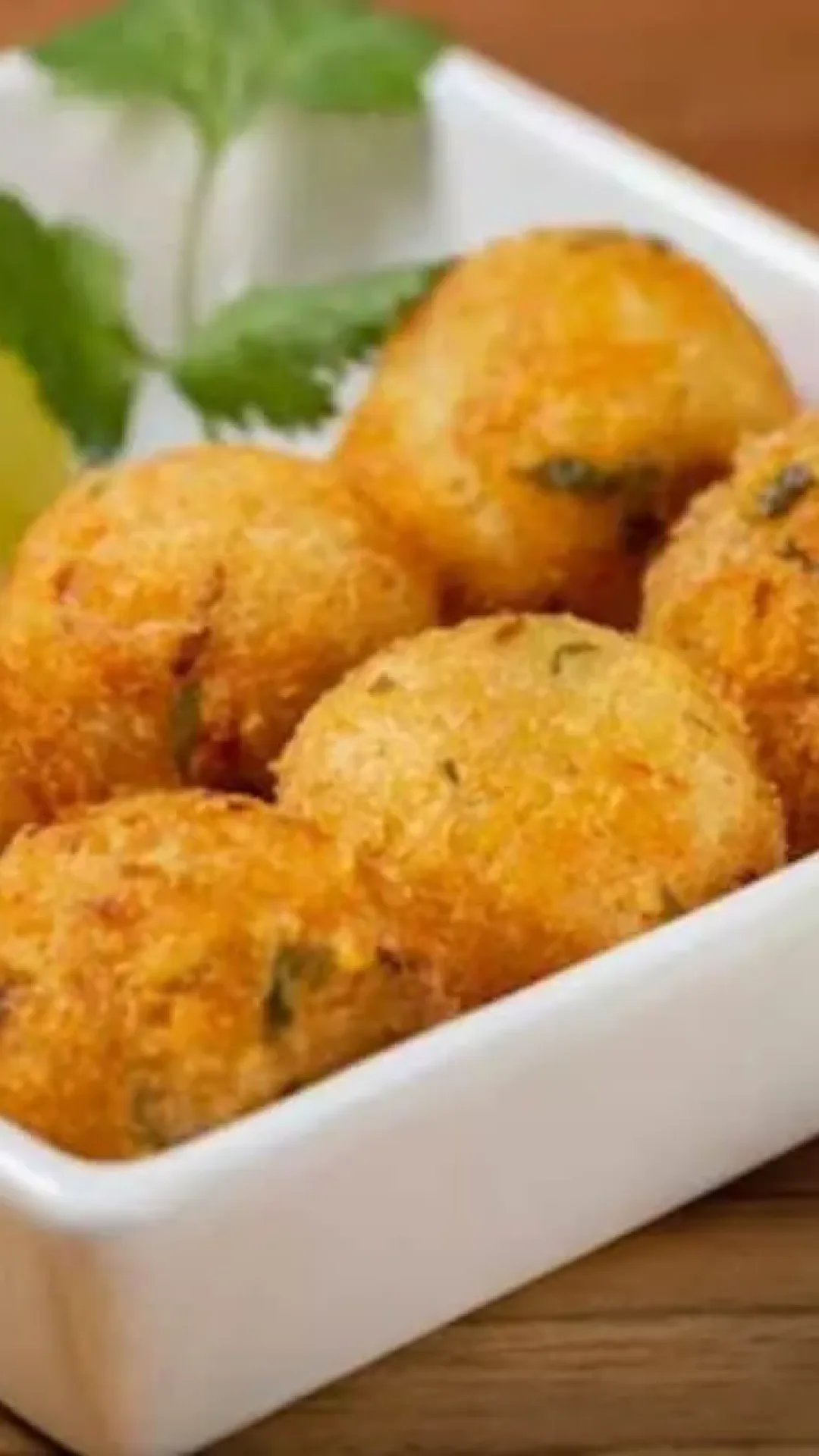 Bolinho de bacalhau: receita fácil, tradicional e tão boa que impressiona qualquer um