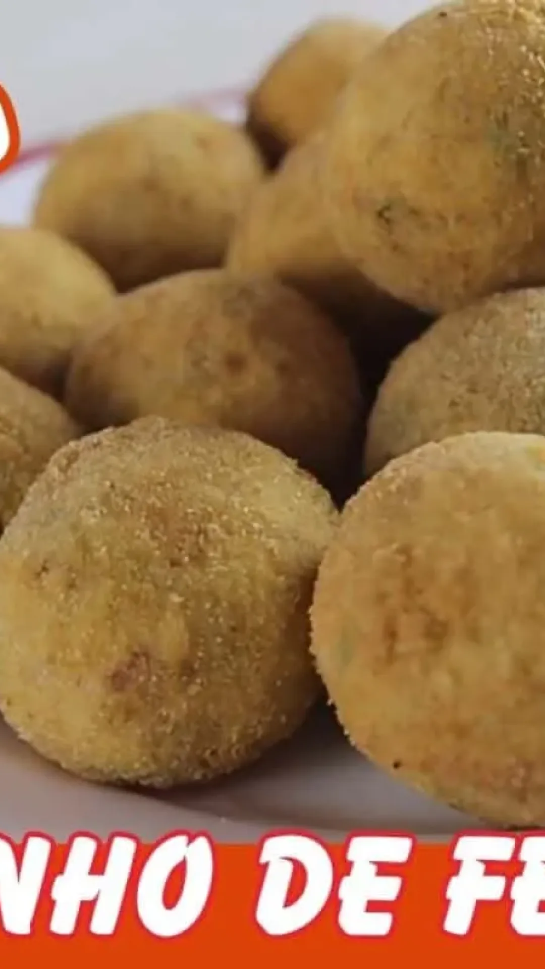 Bolinho de feijão fradinho crocante por fora e macio por dentro, receita típica do Nordeste