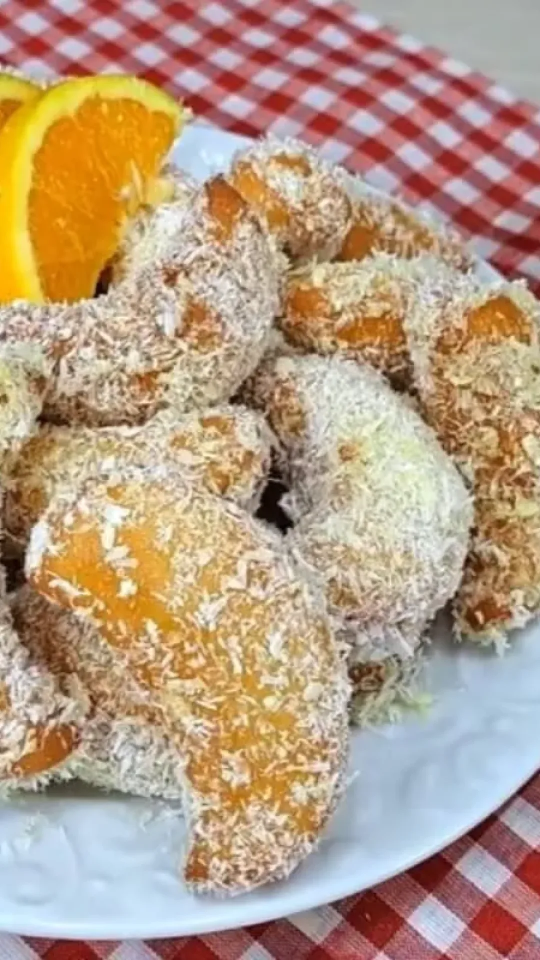 Bolinho meia lua de iogurte com laranja e coco: sobremesa fácil para o Réveillon