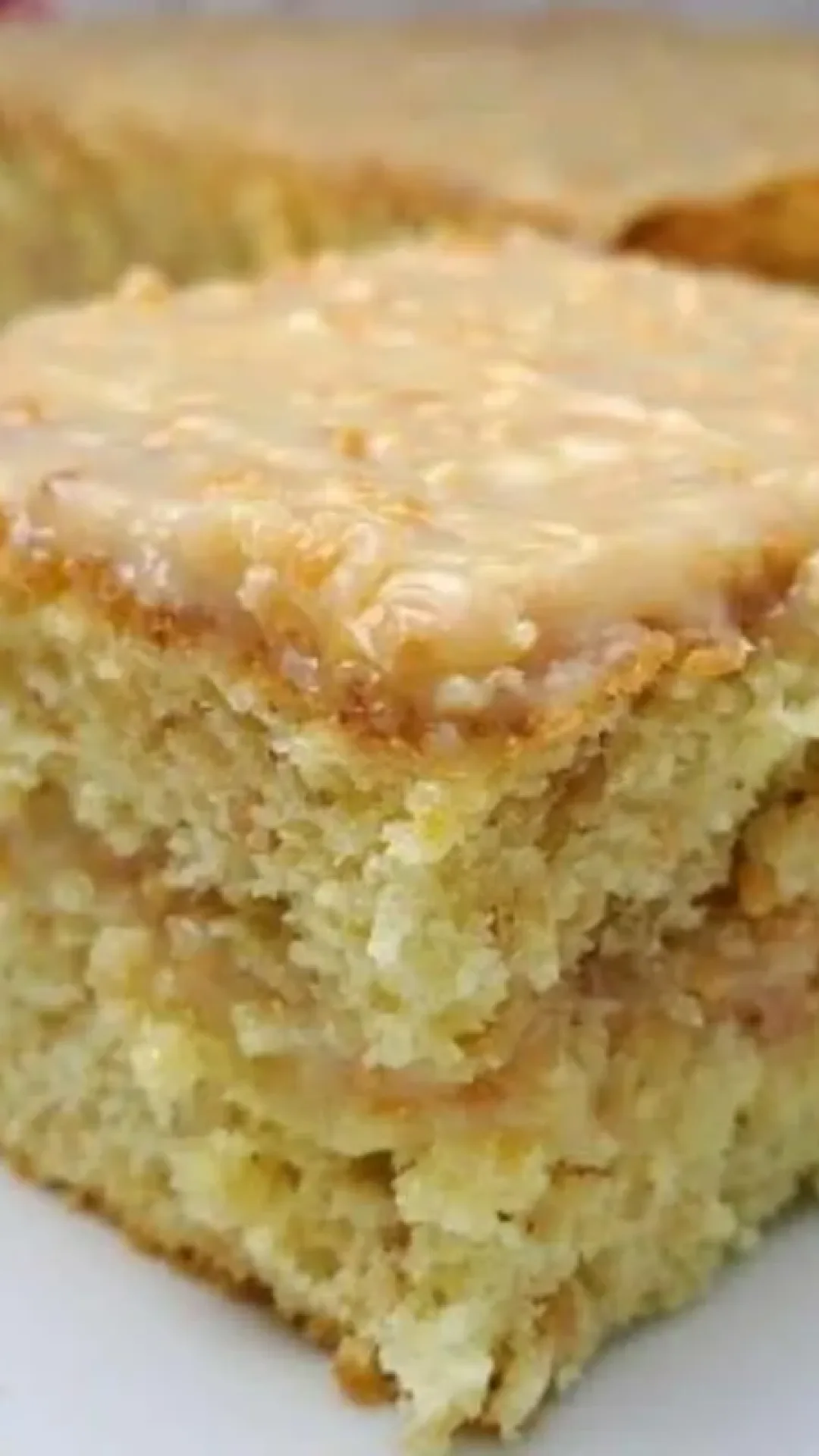 Bolo de amendoim com recheio e cobertura que fica uma maravilha