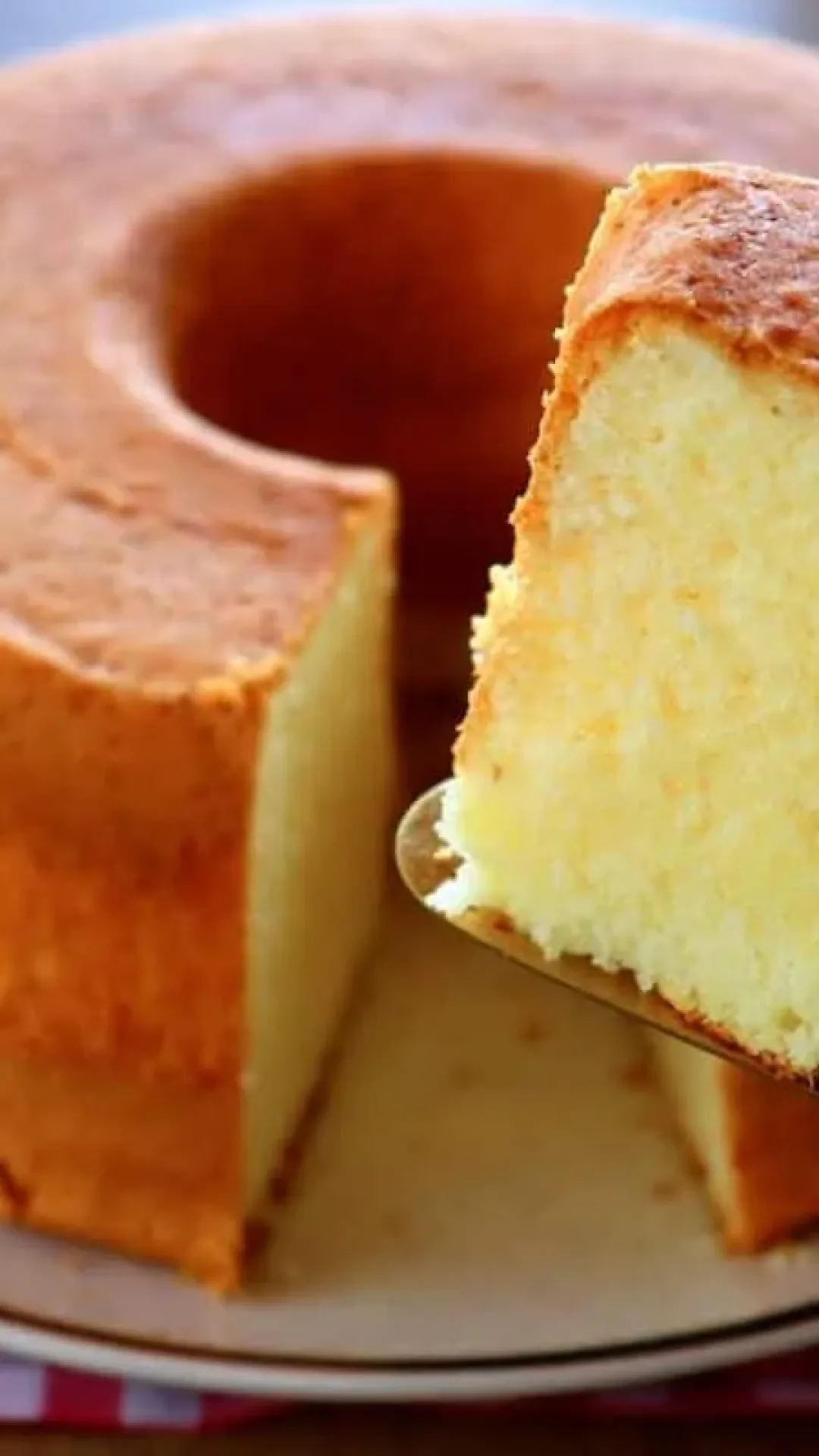 Bolo de creme de leite com maizena sem farinha de trigo, que fica extremamente leve e macio 