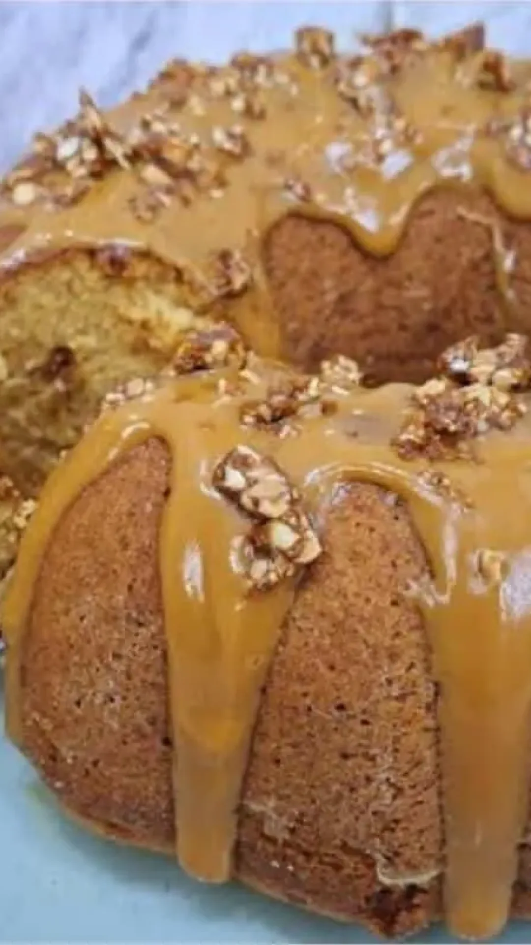 Bolo de pé de moleque com doce de leite, uma opção fofinha e irresistível para o seu café da tarde