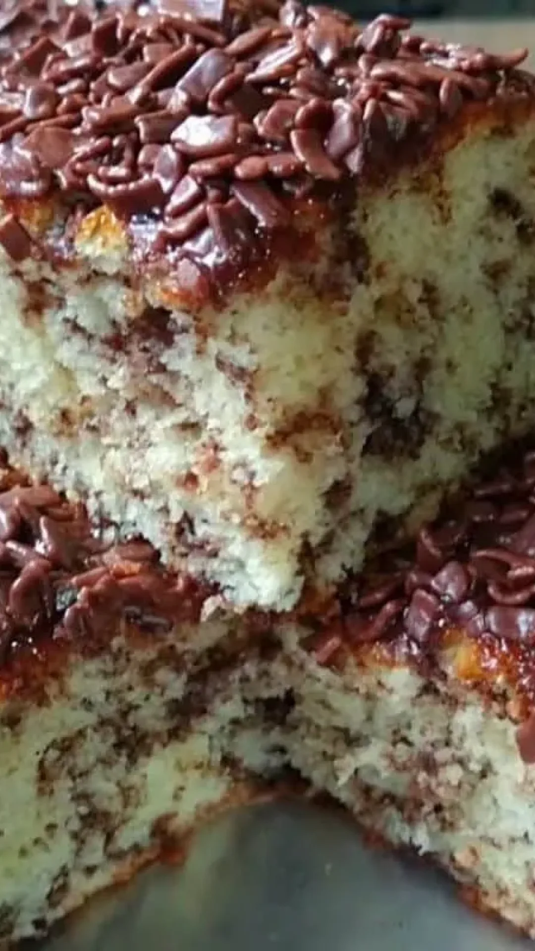 Bolo formigueiro úmido e fofinho: aquela receita clássica da vovó que todo mundo vai amar