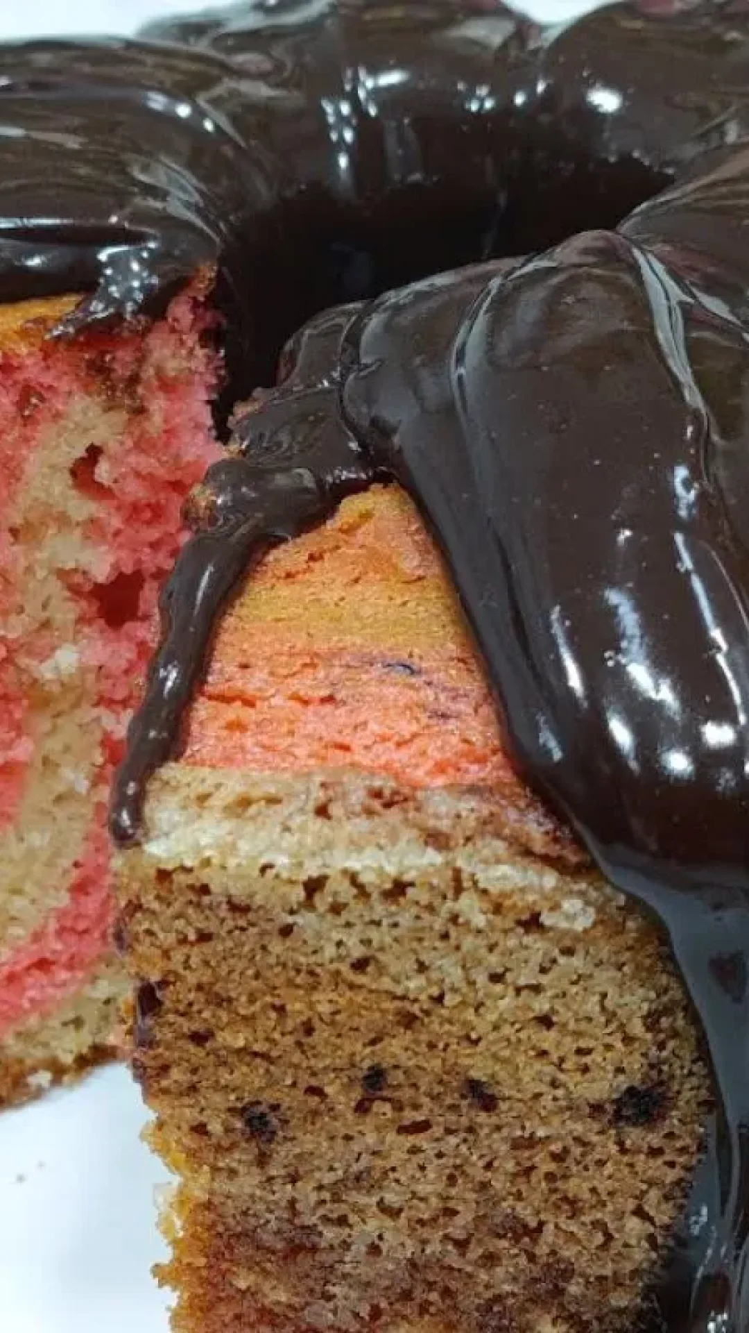 Bolo napolitano: três sabores deliciosos em uma massa fofinha que vai surpreender toda a sua família