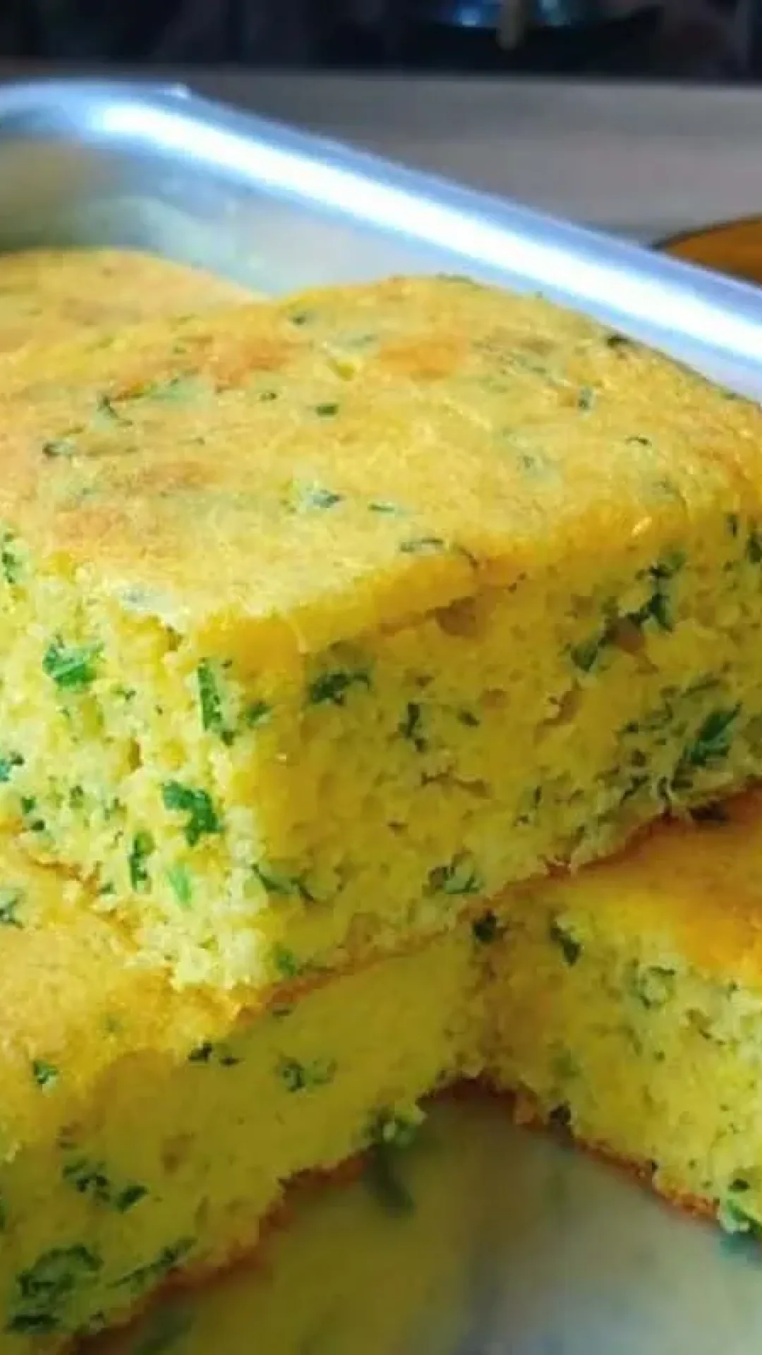 Bolo salgado sem farinha de trigo, feito no liquidificador e fica úmido e fofinho