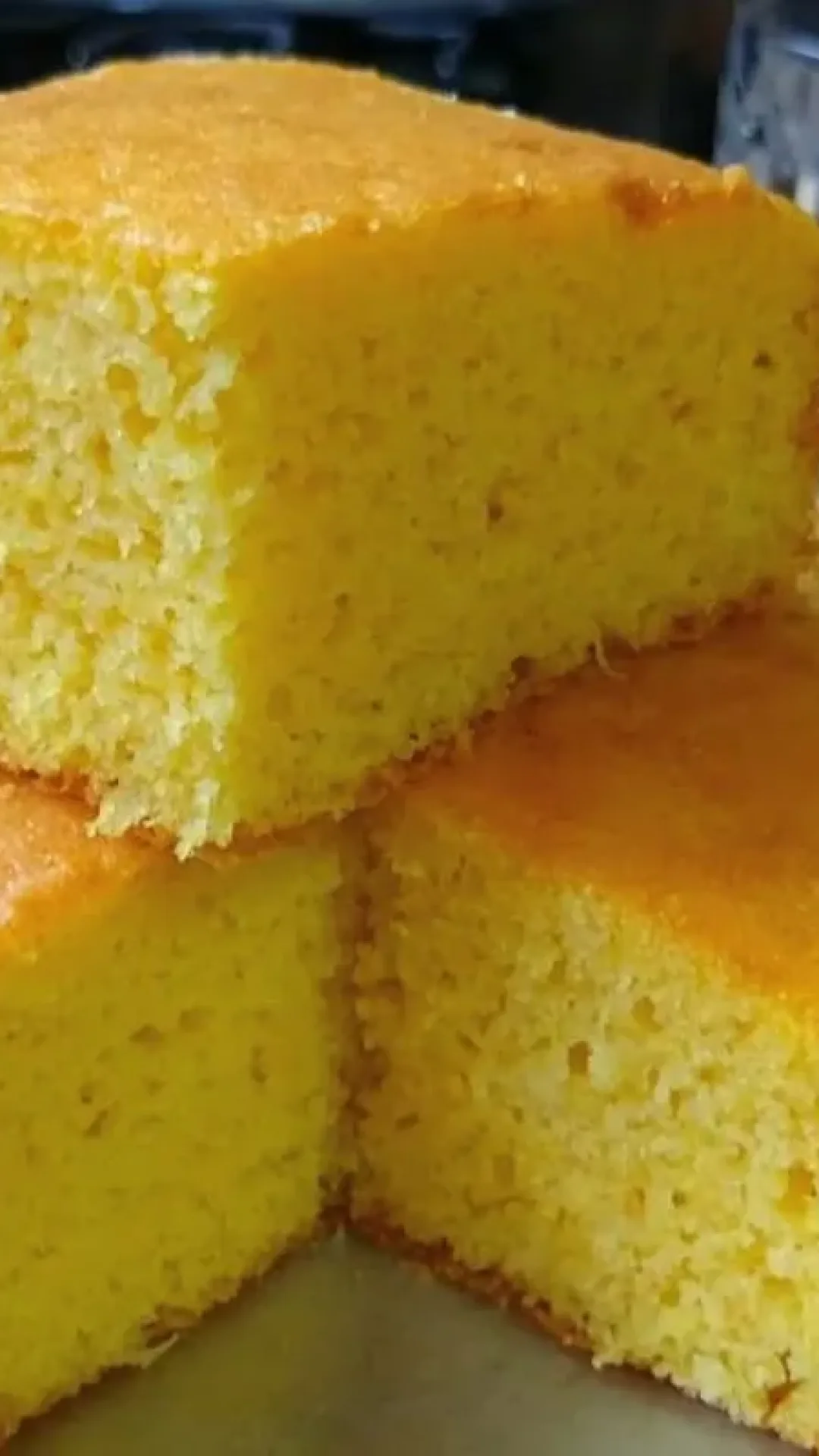 Bolo sem farinha e sem leite, batido no liquidificador, que fica fofinho e delicioso