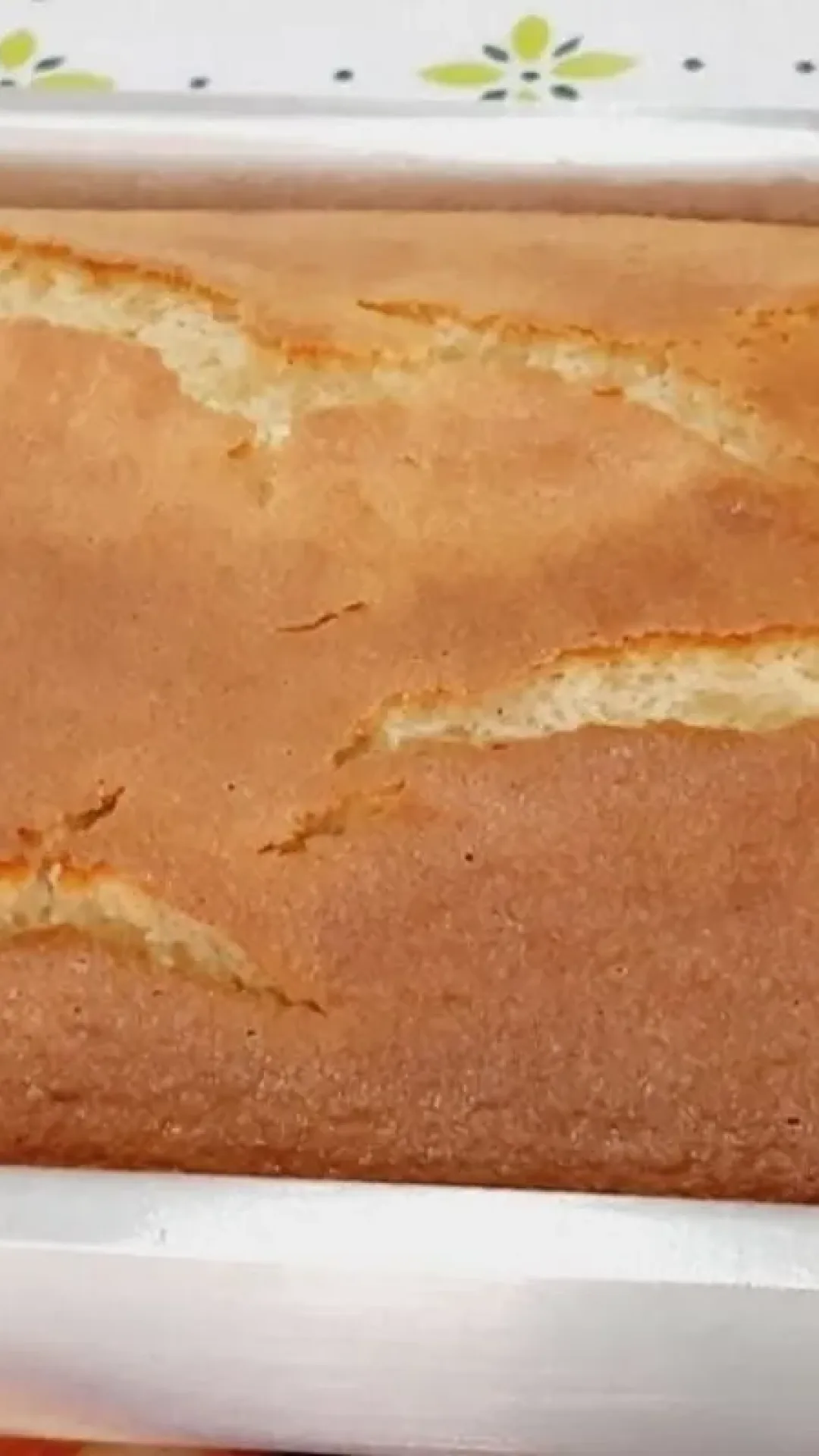 Bolo sem lactose fofinho e molhadinho feito sem trigo, uma delícia de receita para o seu café