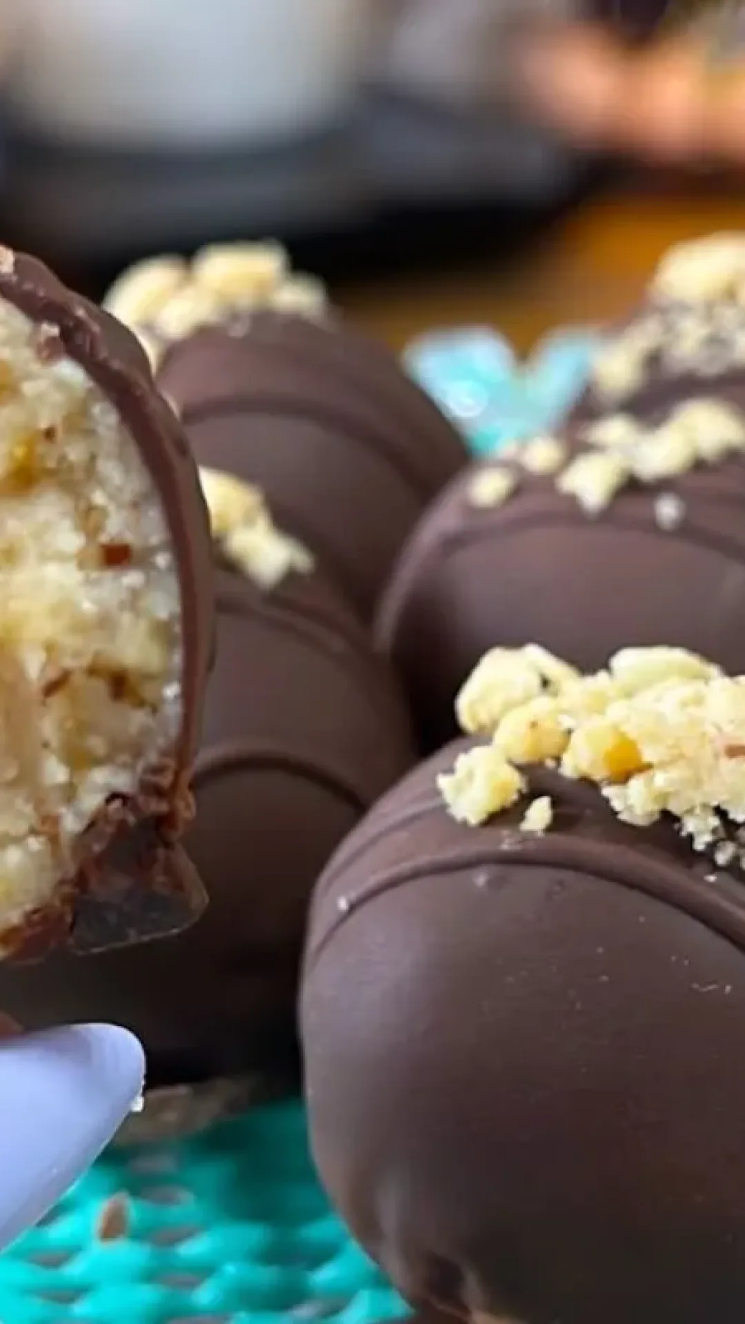 Bombom de paçoquinha sem leite condensado e sem fogão para sua festa de fim de ano