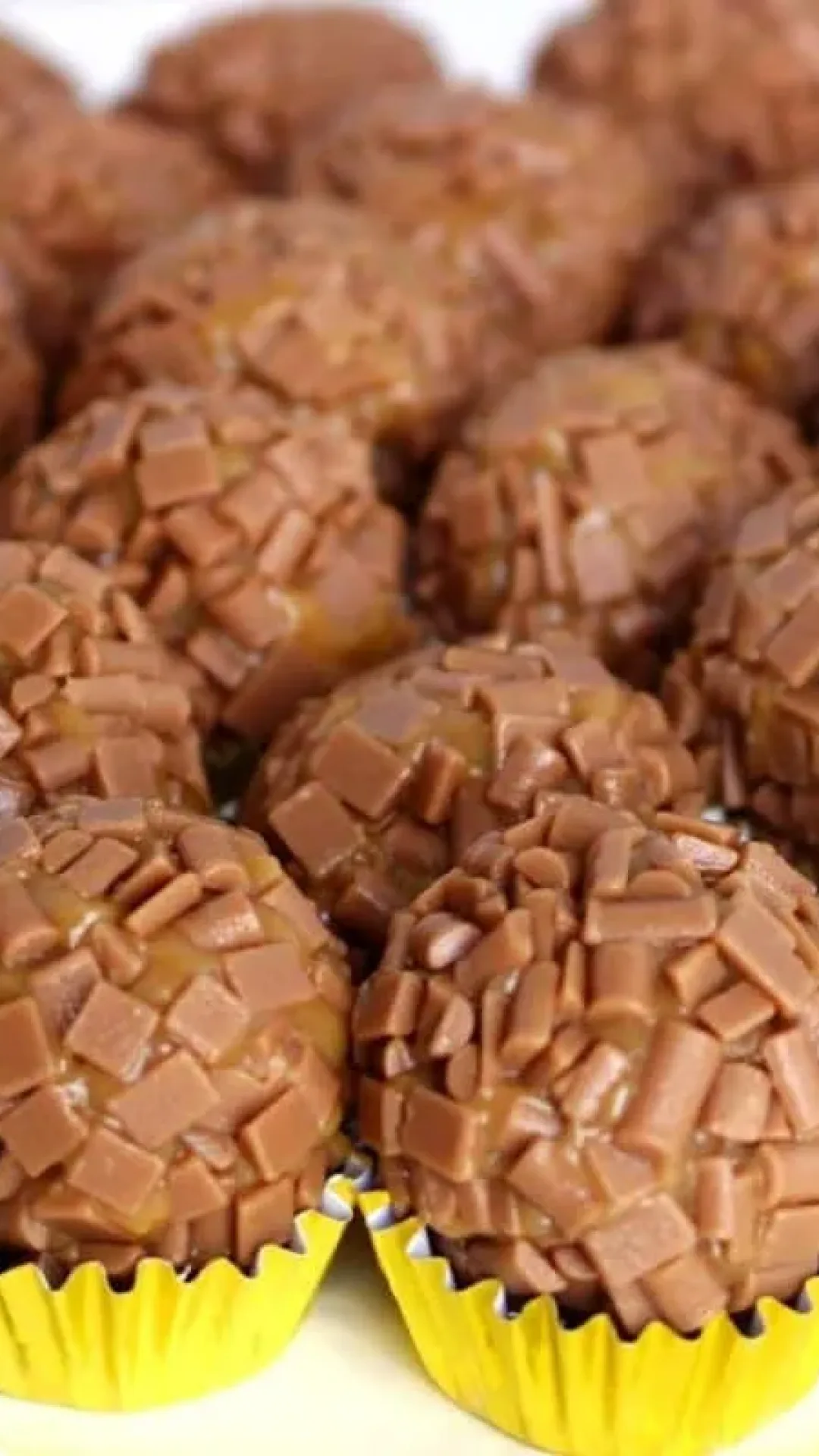 Brigadeiro de doce de leite com uma textura incrível, para servir em festas ou comer às colheradas