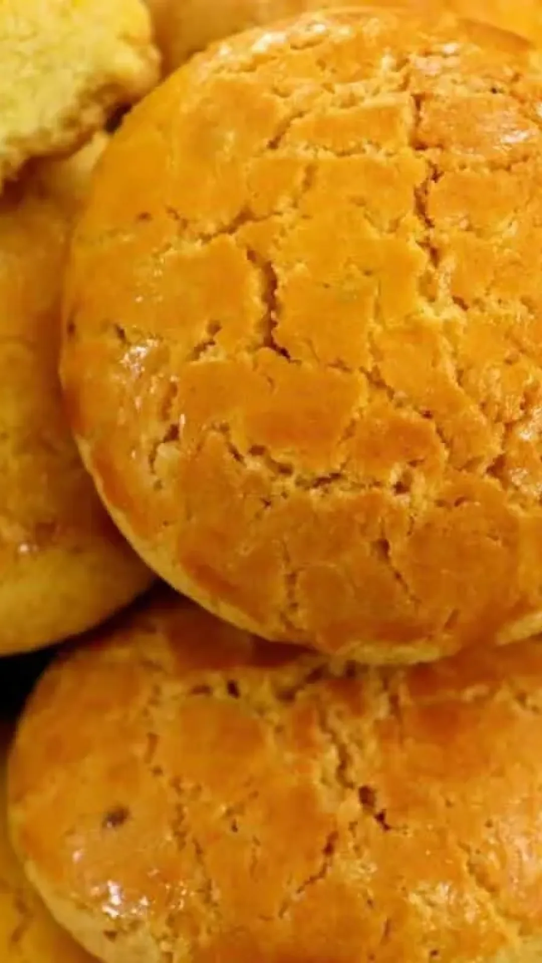 Broinha de fubá crocante por fora e macio por dentro para um café da tarde de fazenda