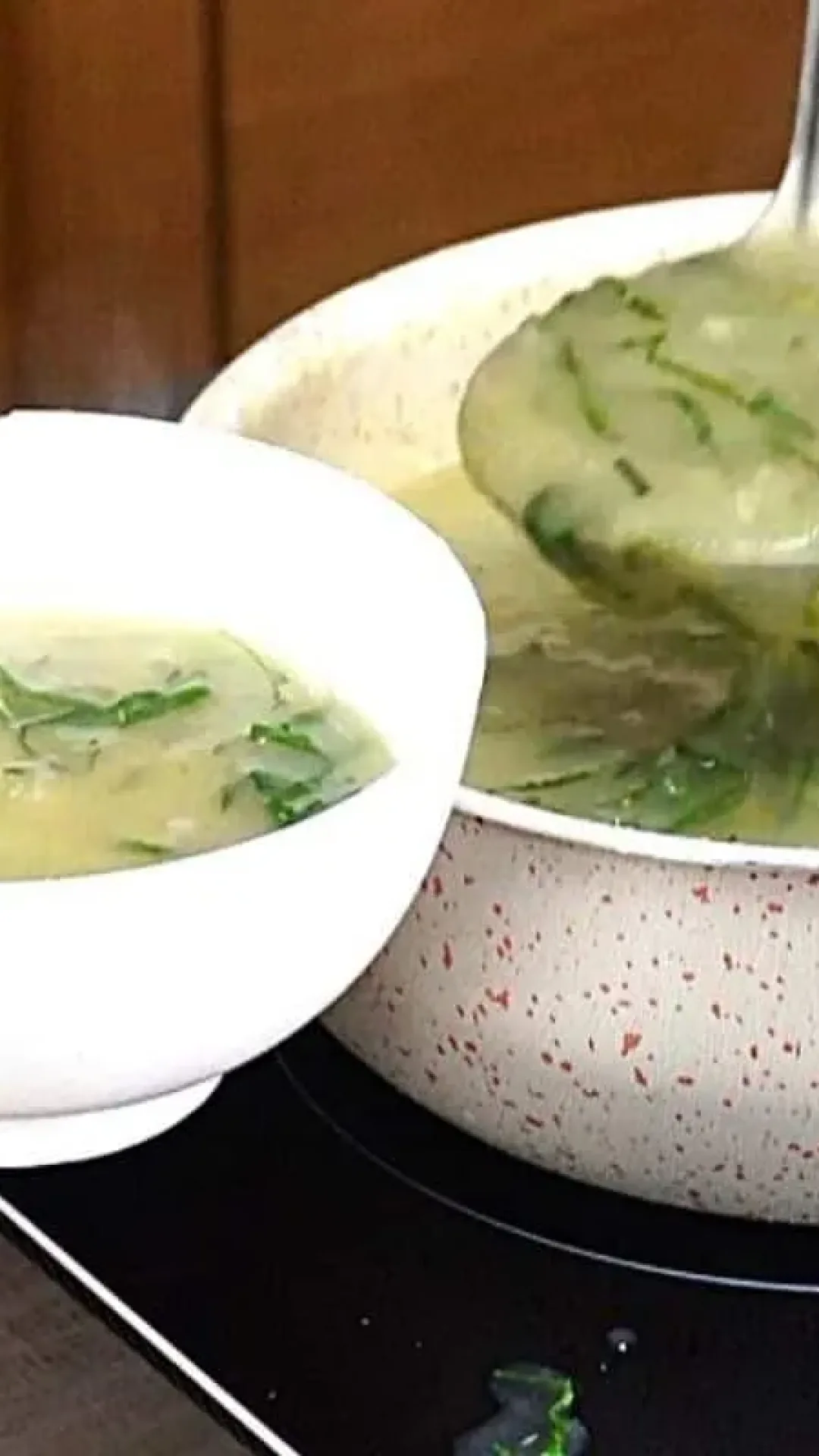 Caldo verde, uma receita deliciosa que rende muito e é perfeita para servir no jantar