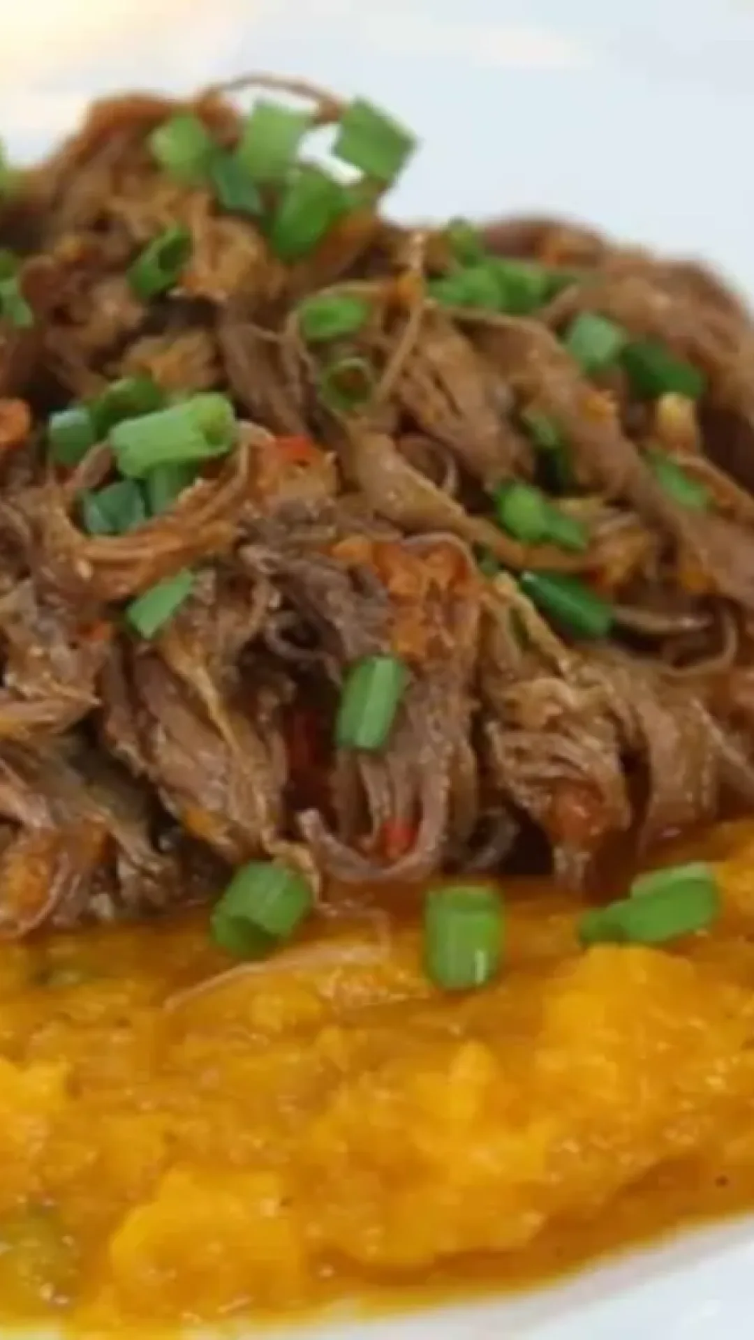 Carne de panela com purê: a combinação mais suculenta e saborosa que vai deixar seu almoço de domingo com o gostinho de comida de vó