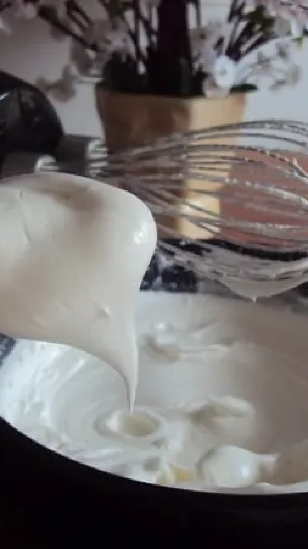 Chantilly Fácil com Creme de Leite de Caixinha