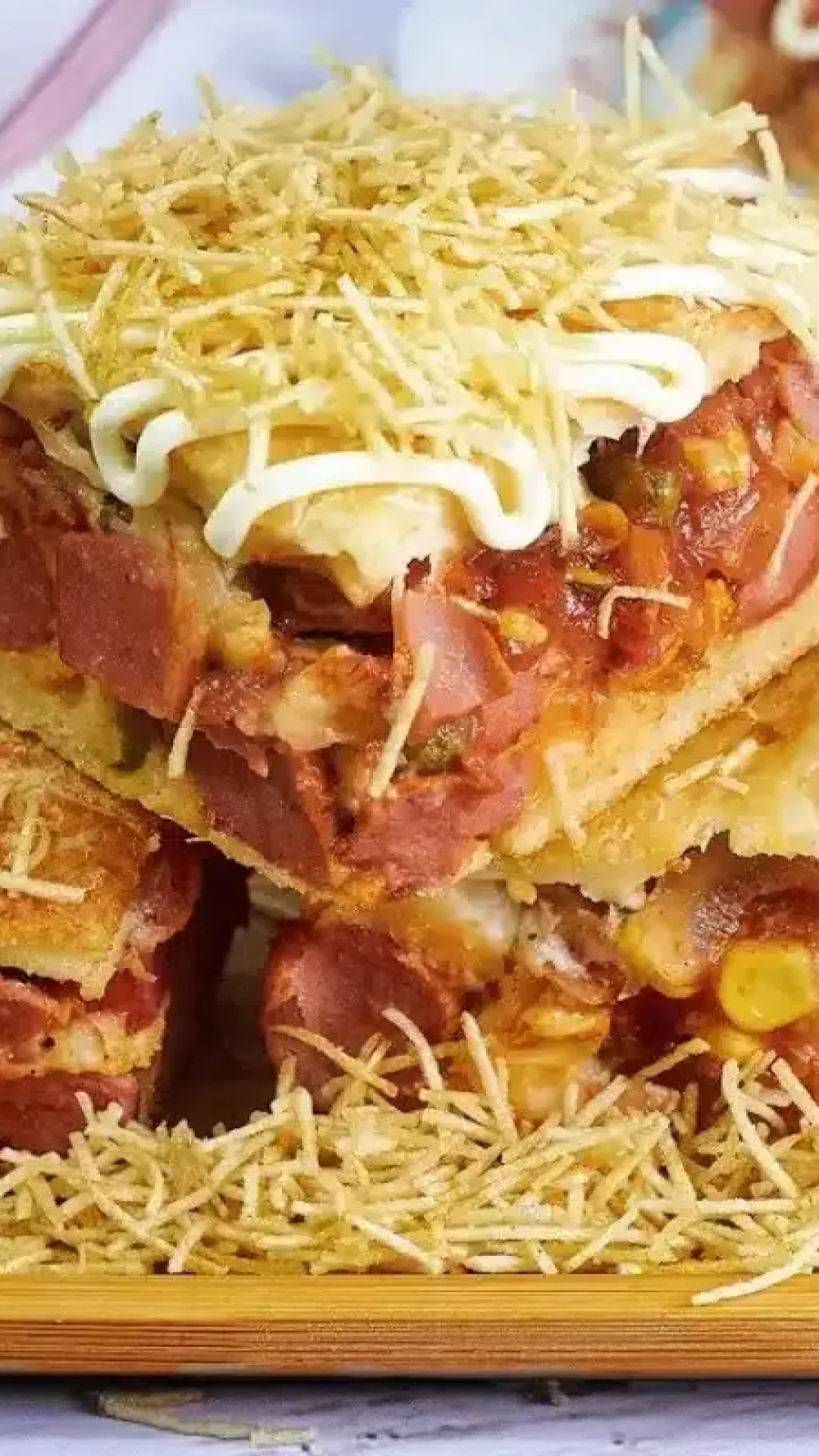 Como fazer torta salgada de salsicha com uma massa infalível que fica fofinha e muito saborosa