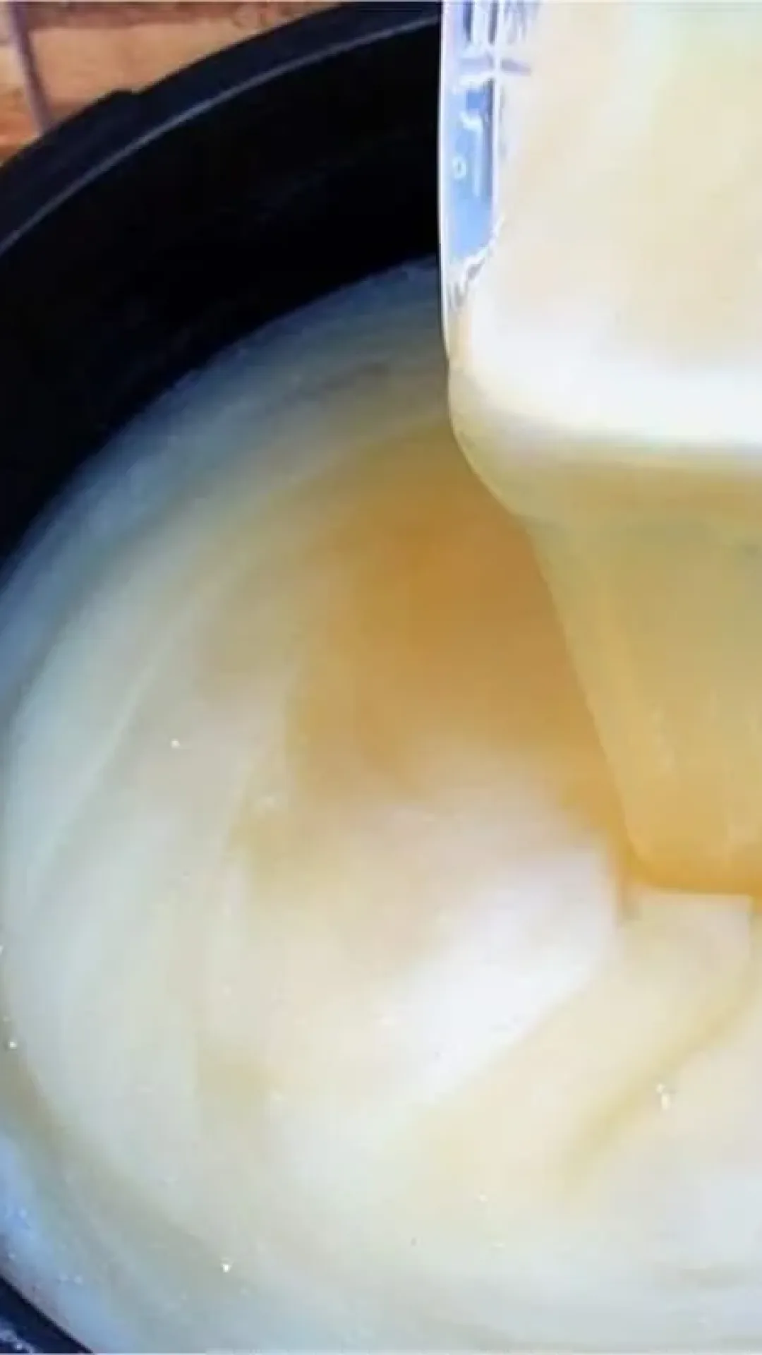 Como fazer um detergente caseiro com óleo usado que fica perfeito e espuma bastante