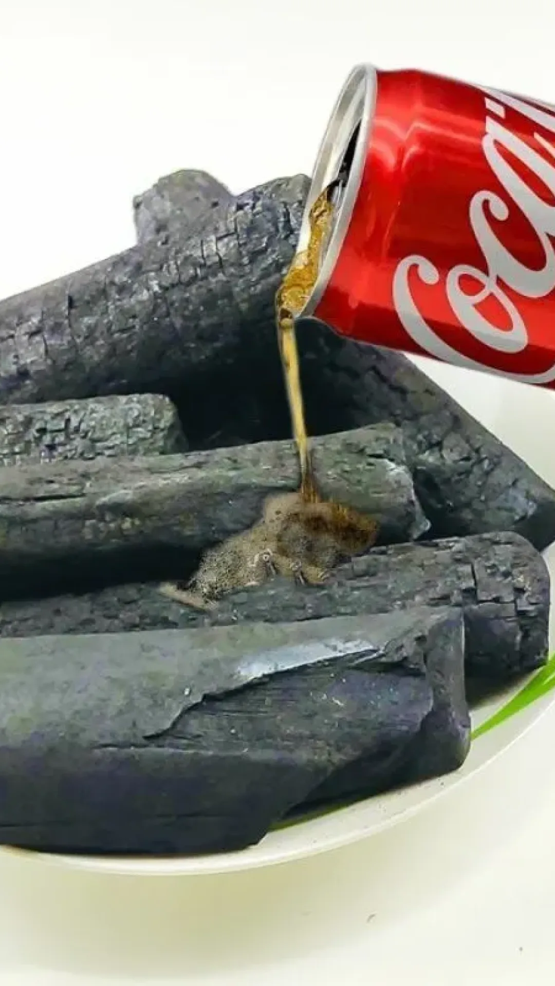 Como limpar panela queimada com coca-cola: dica imperdível super simples de fazer
