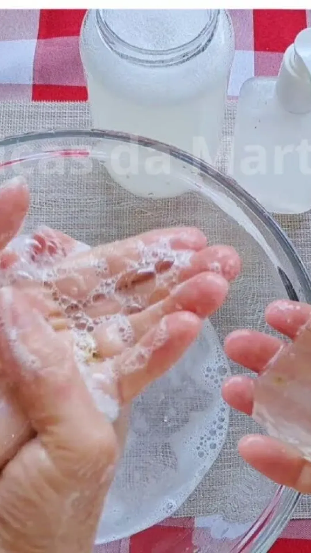 Como multiplicar sabonete líquido usando poucos ingredientes e economizando muito