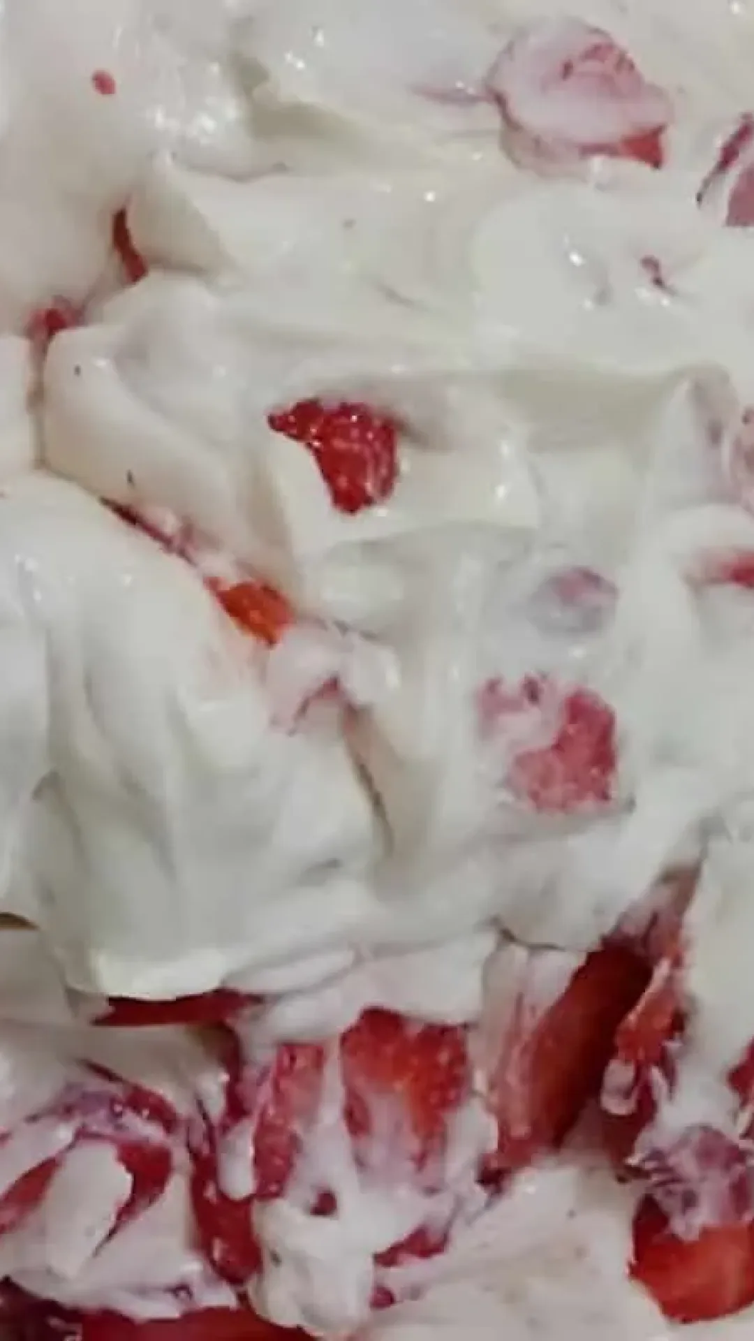 Creme belga com morangos delicioso como sobremesa ou recheio de bolo