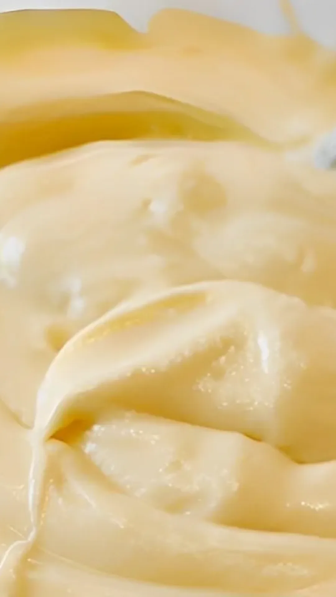 Creme belga de Leite Ninho para rechear bolos ou comer de colher simples e prático