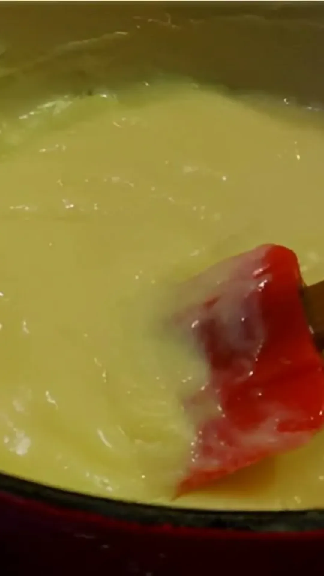 Creme belga para rechear bolos e tortas ou para servir como sobremesa