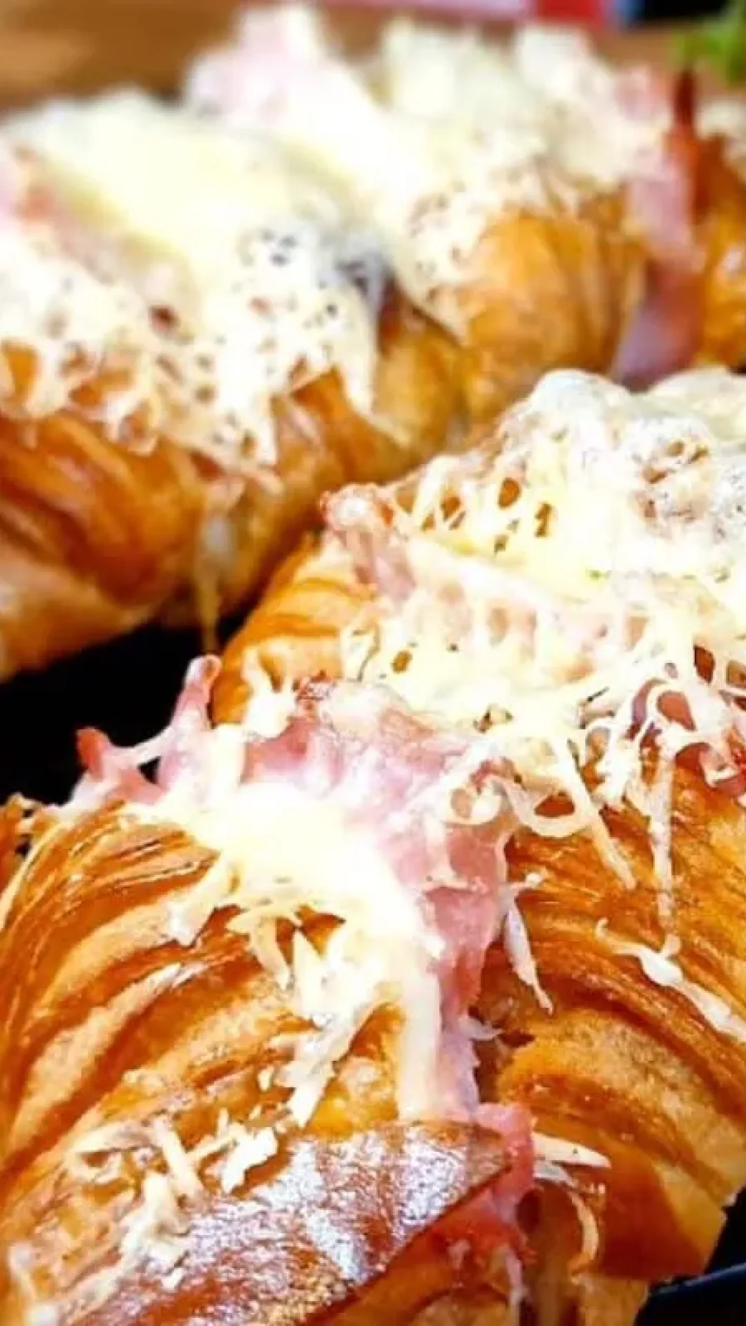 Croissant recheado perfeito para café da manhã especial e muito saboroso