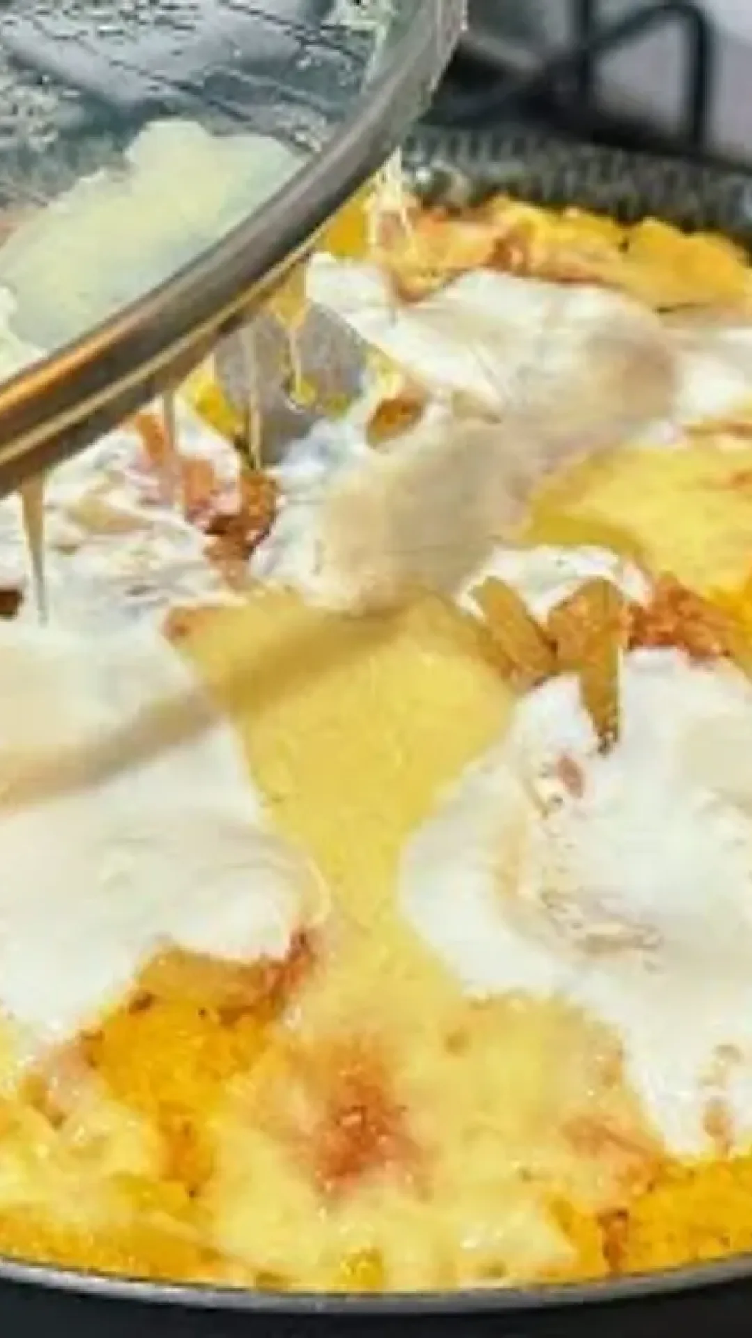 Cuscuz recheado com bacon requeijão e queijo uma explosão de sabor no café ou lanche