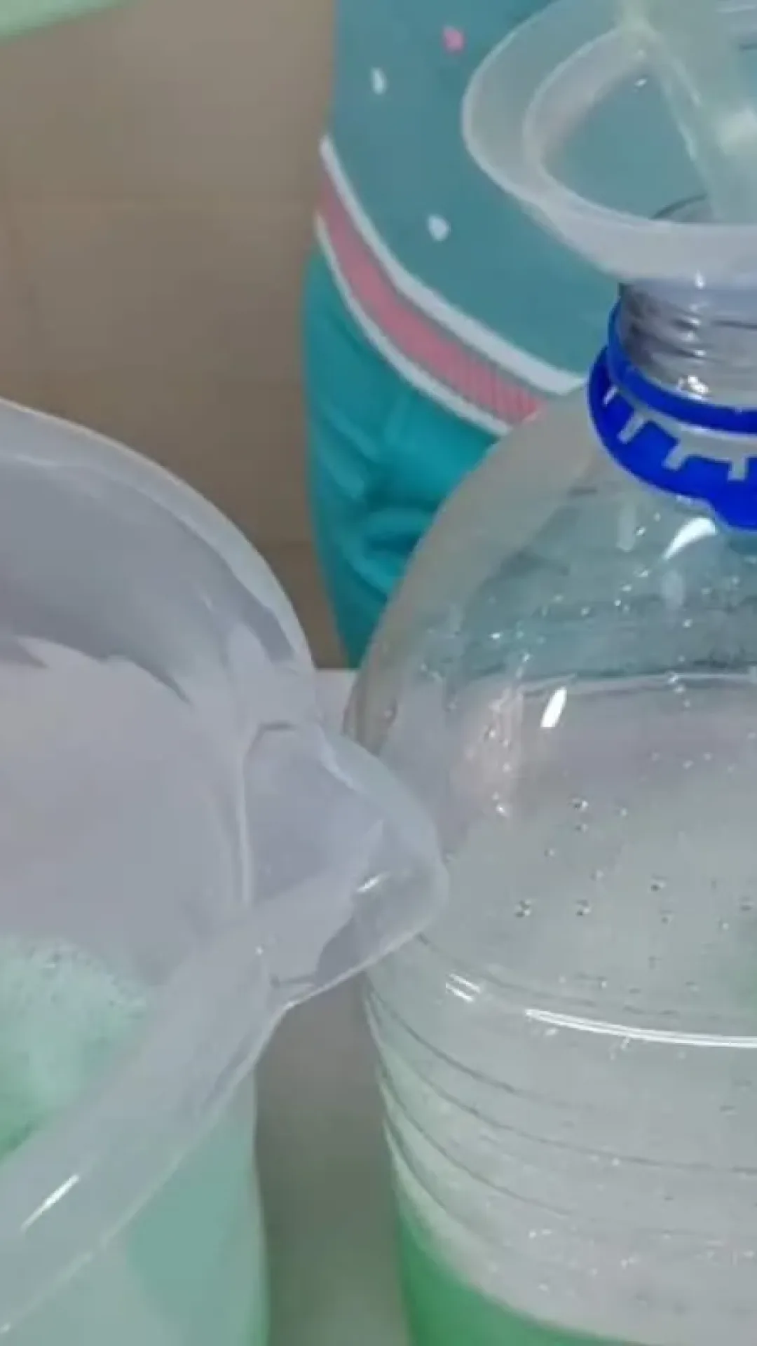 Desinfetante caseiro perfumado e potente para deixar sua casa cheirosa e limpa o dia todo