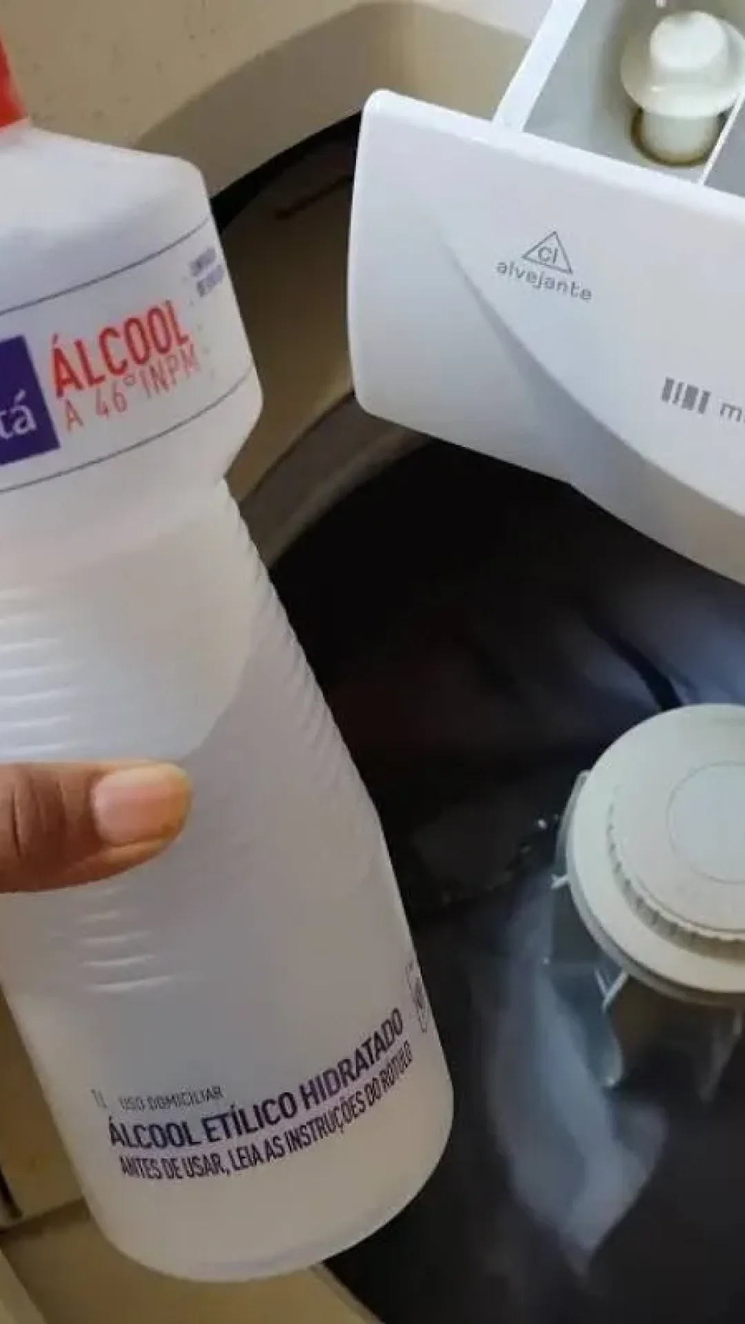 Dica para lavar roupas com álcool que te ajuda a economizar tempo e dinheiro